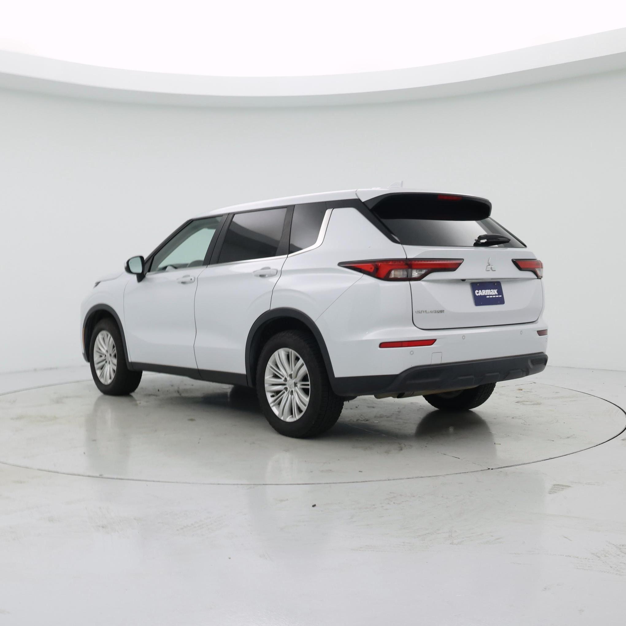 Thumbnail: 2024 Mitsubishi Outlander - 2
