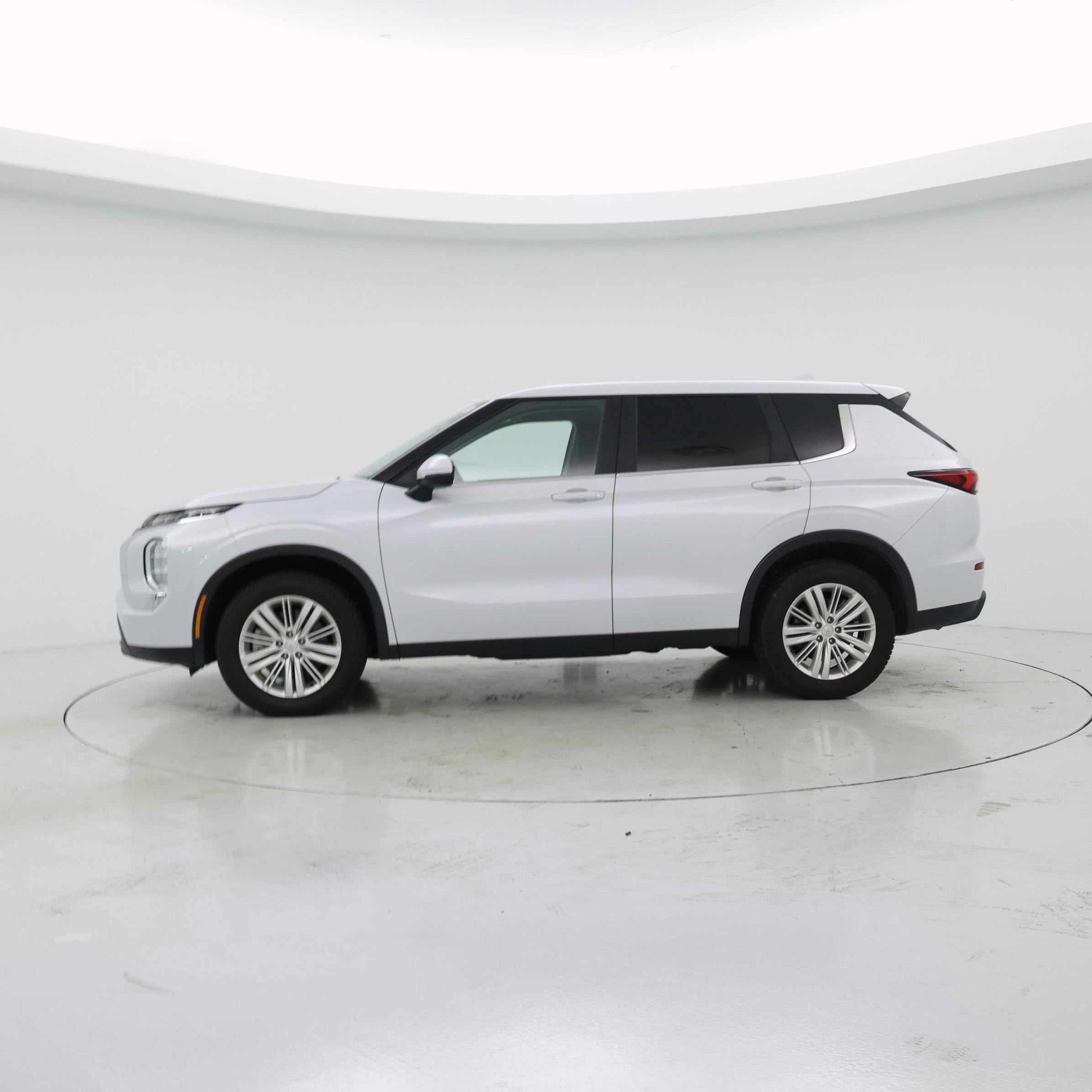 Thumbnail: 2024 Mitsubishi Outlander - 3