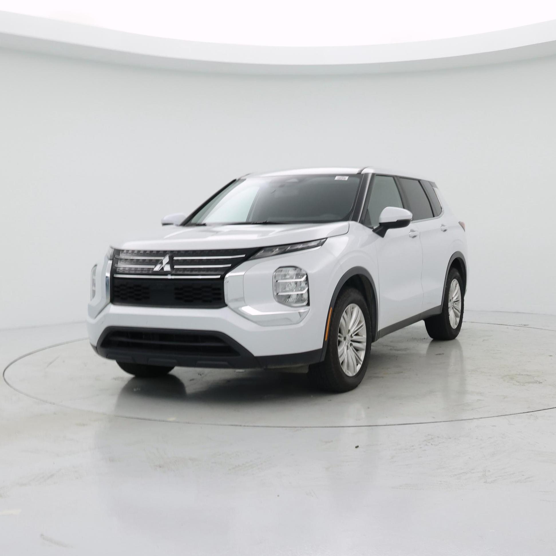 Thumbnail: 2024 Mitsubishi Outlander - 4