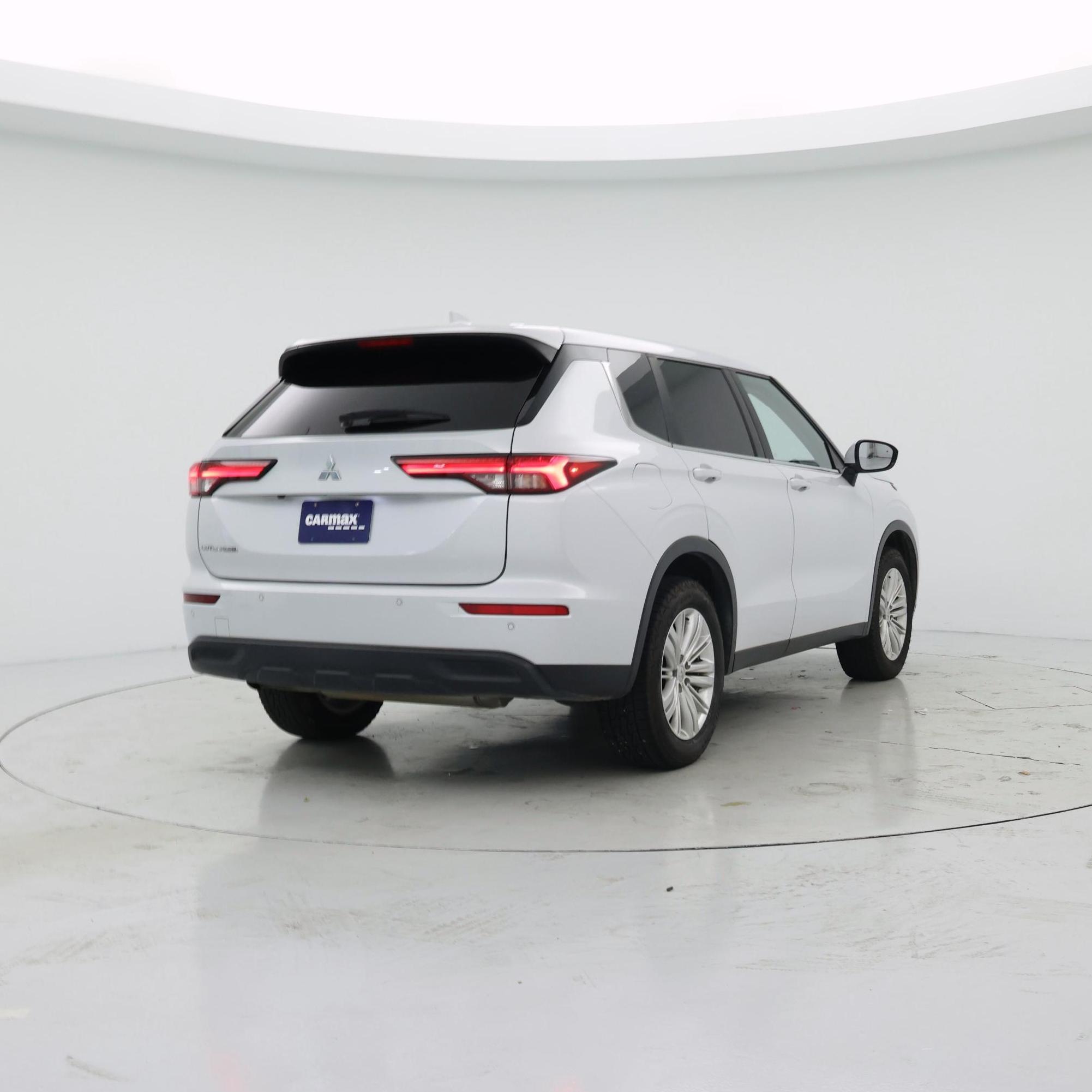 Thumbnail: 2024 Mitsubishi Outlander - 8