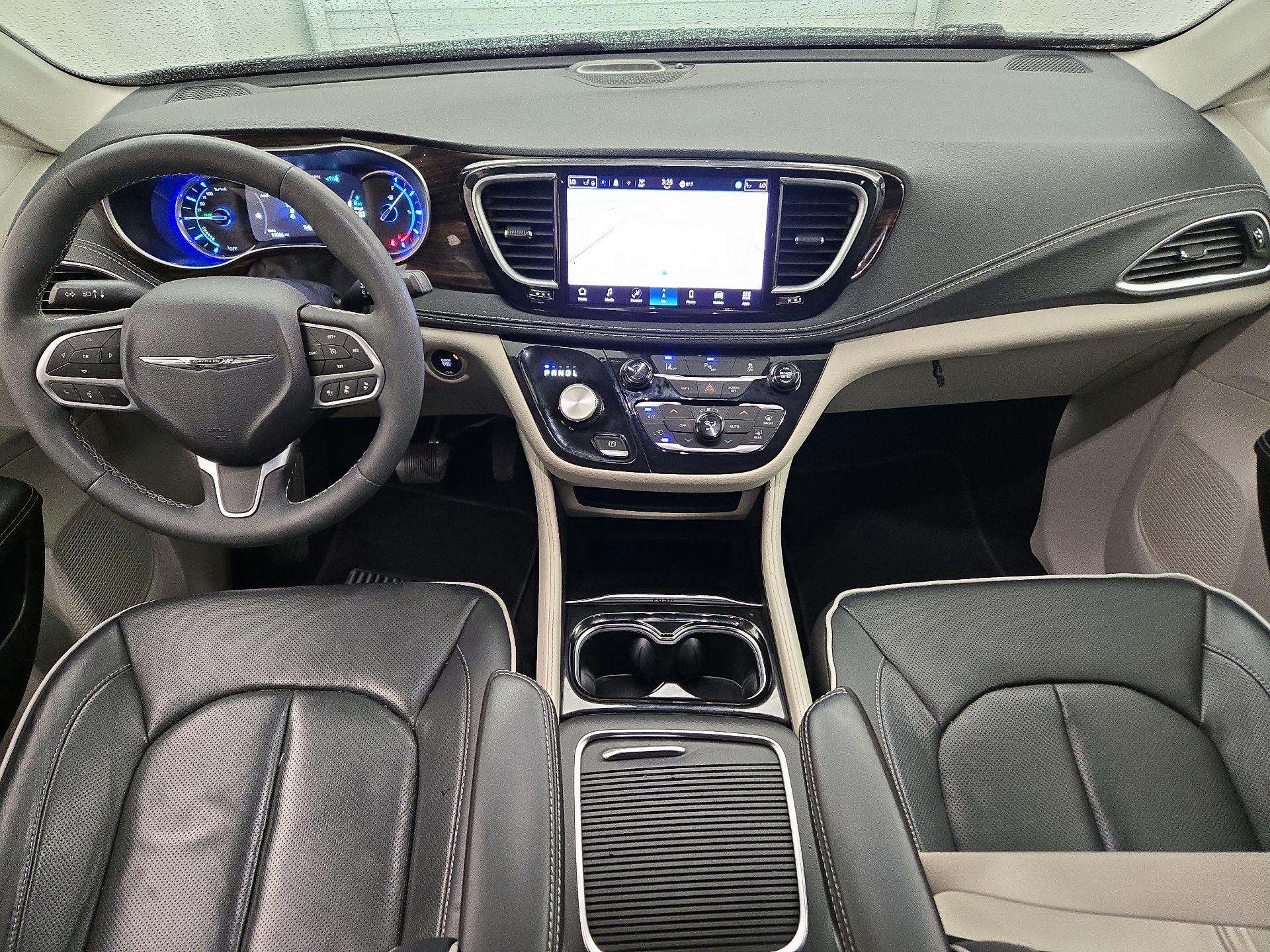 Thumbnail: 2023 Chrysler Pacifica - 9