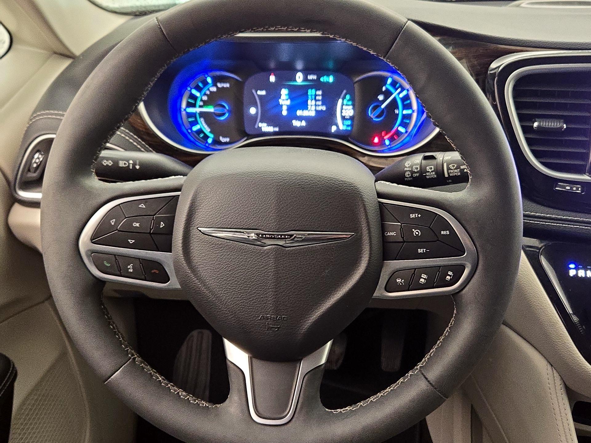 Thumbnail: 2023 Chrysler Pacifica - 10
