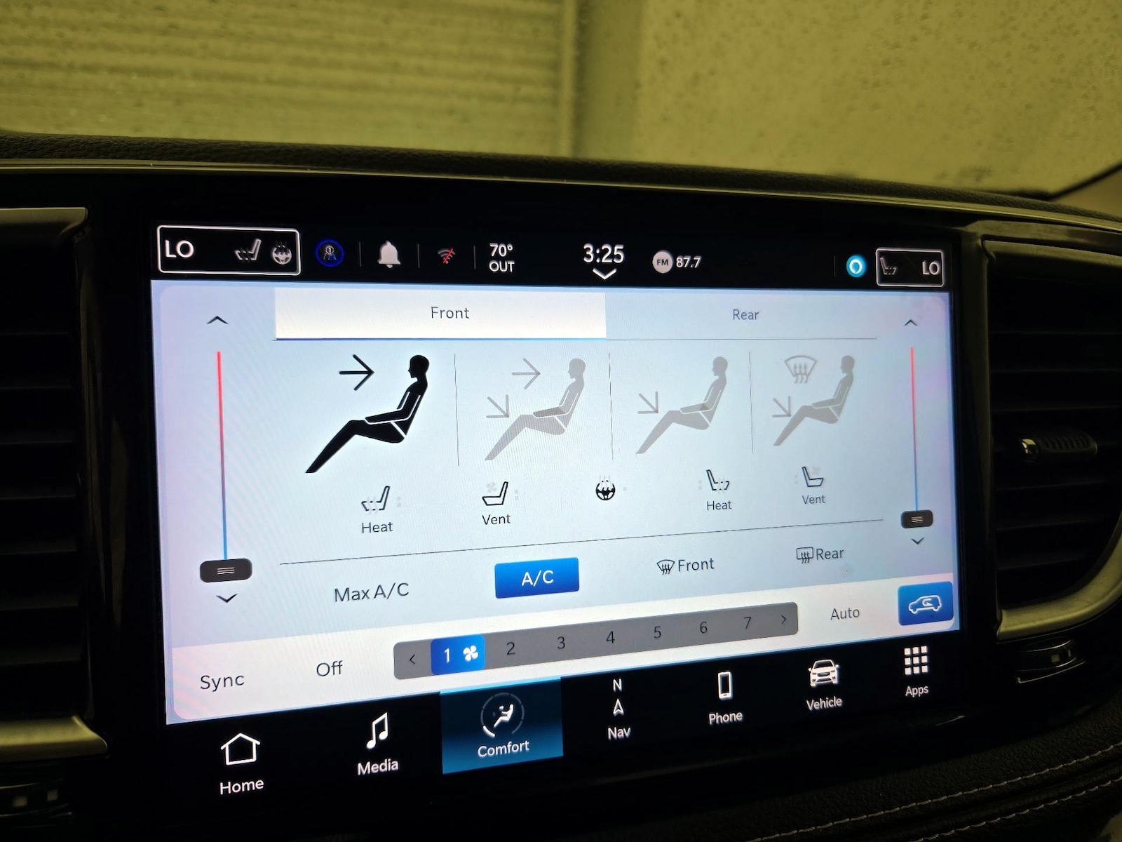 2023 Chrysler Pacifica Hybrid Limited - Photo 16