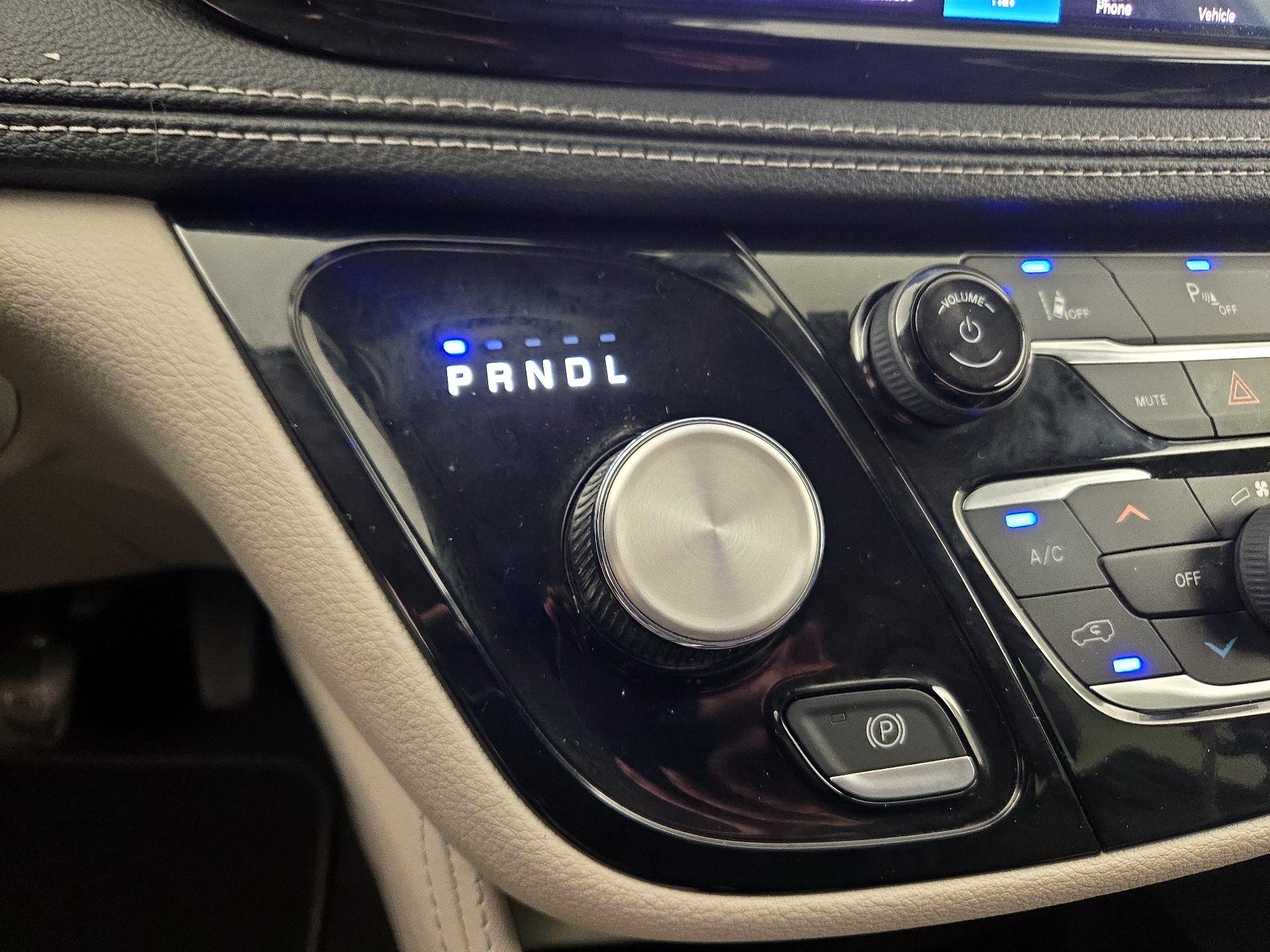 Thumbnail: 2023 Chrysler Pacifica - 16