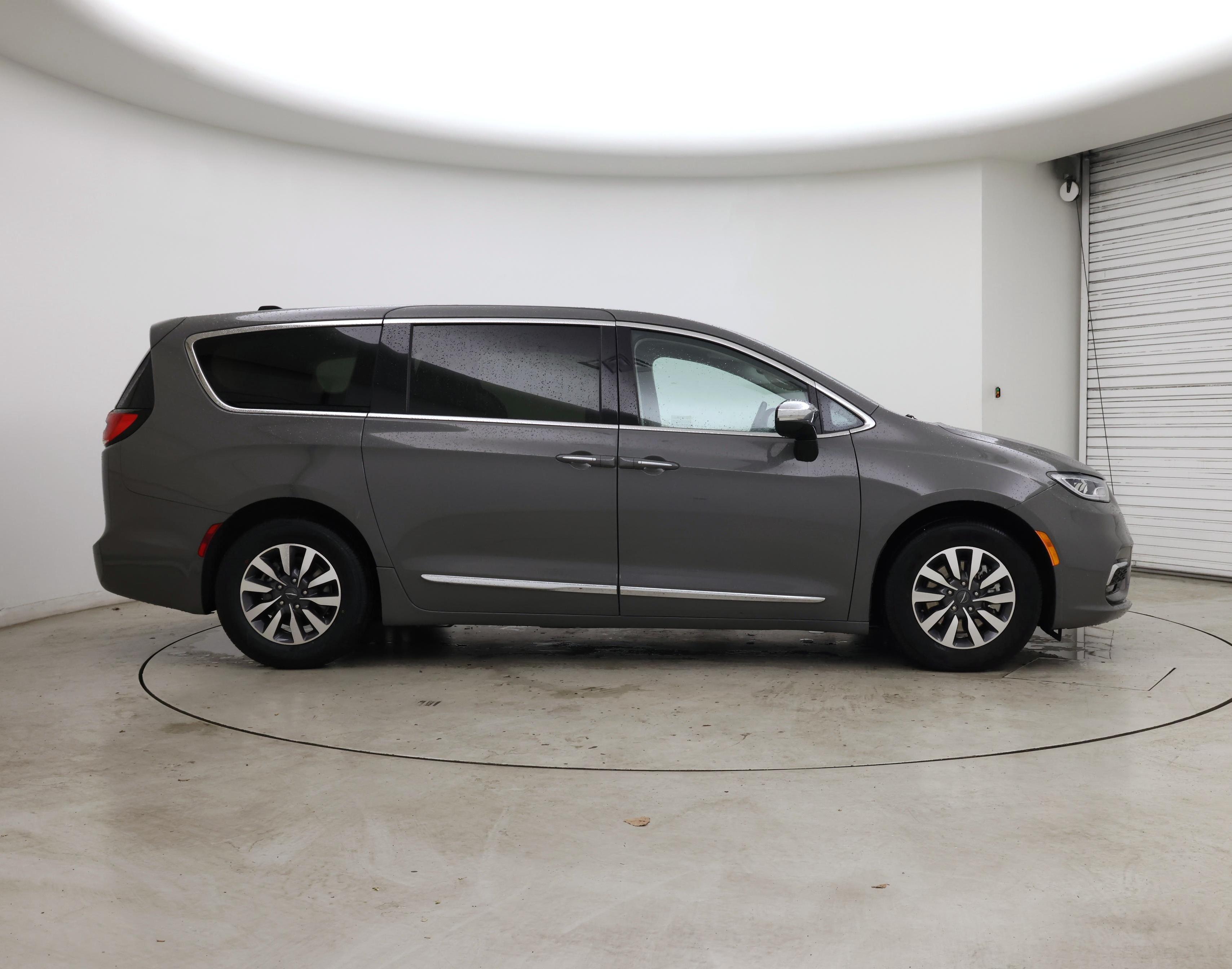 Thumbnail: 2023 Chrysler Pacifica - 7