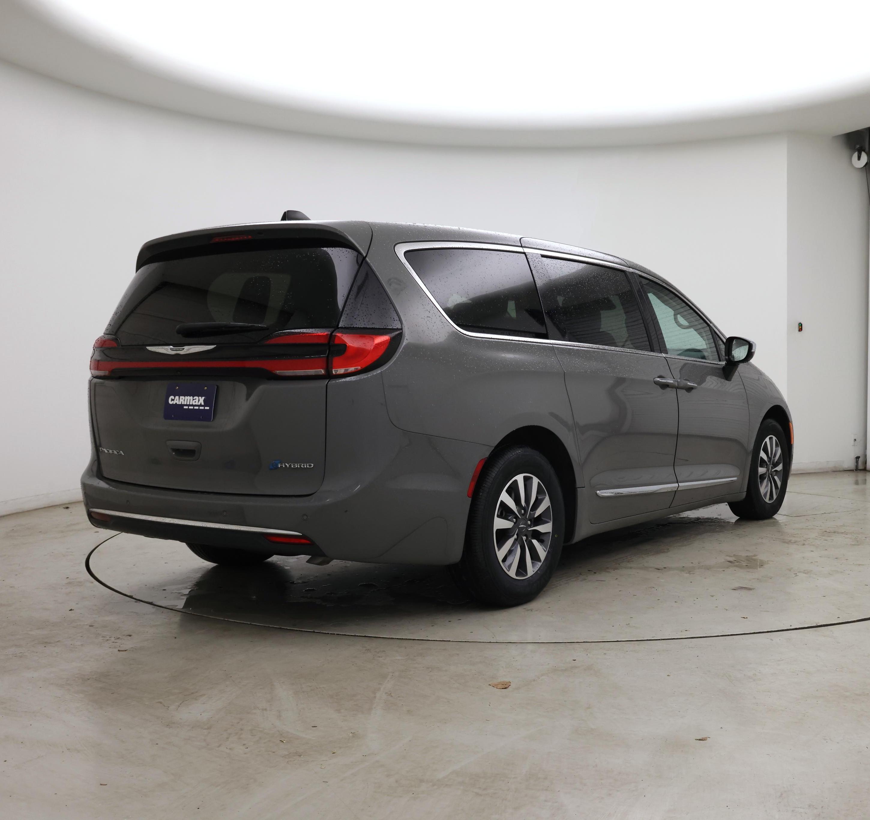 Thumbnail: 2023 Chrysler Pacifica - 8