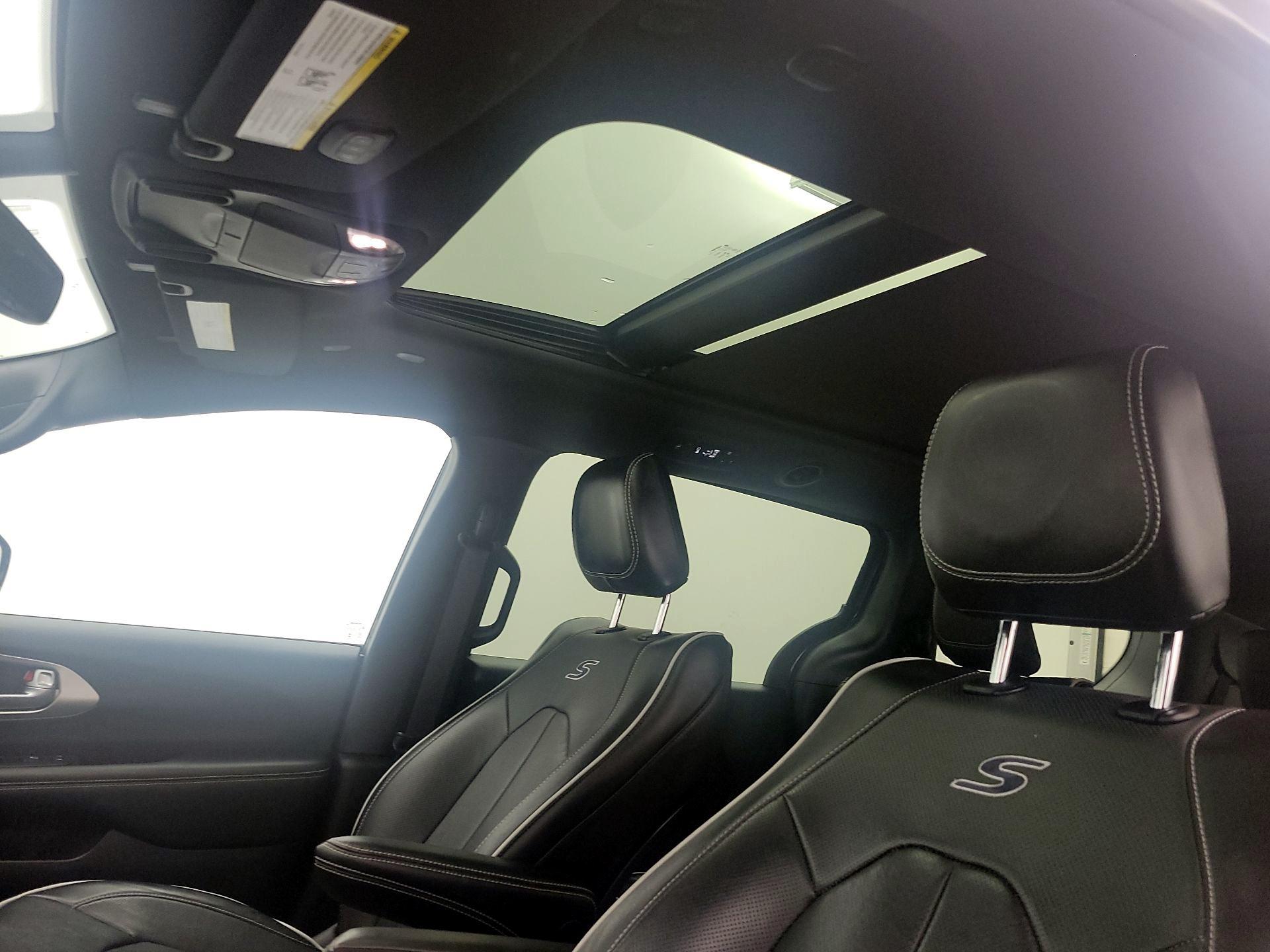 Thumbnail: 2023 Chrysler Pacifica - 20