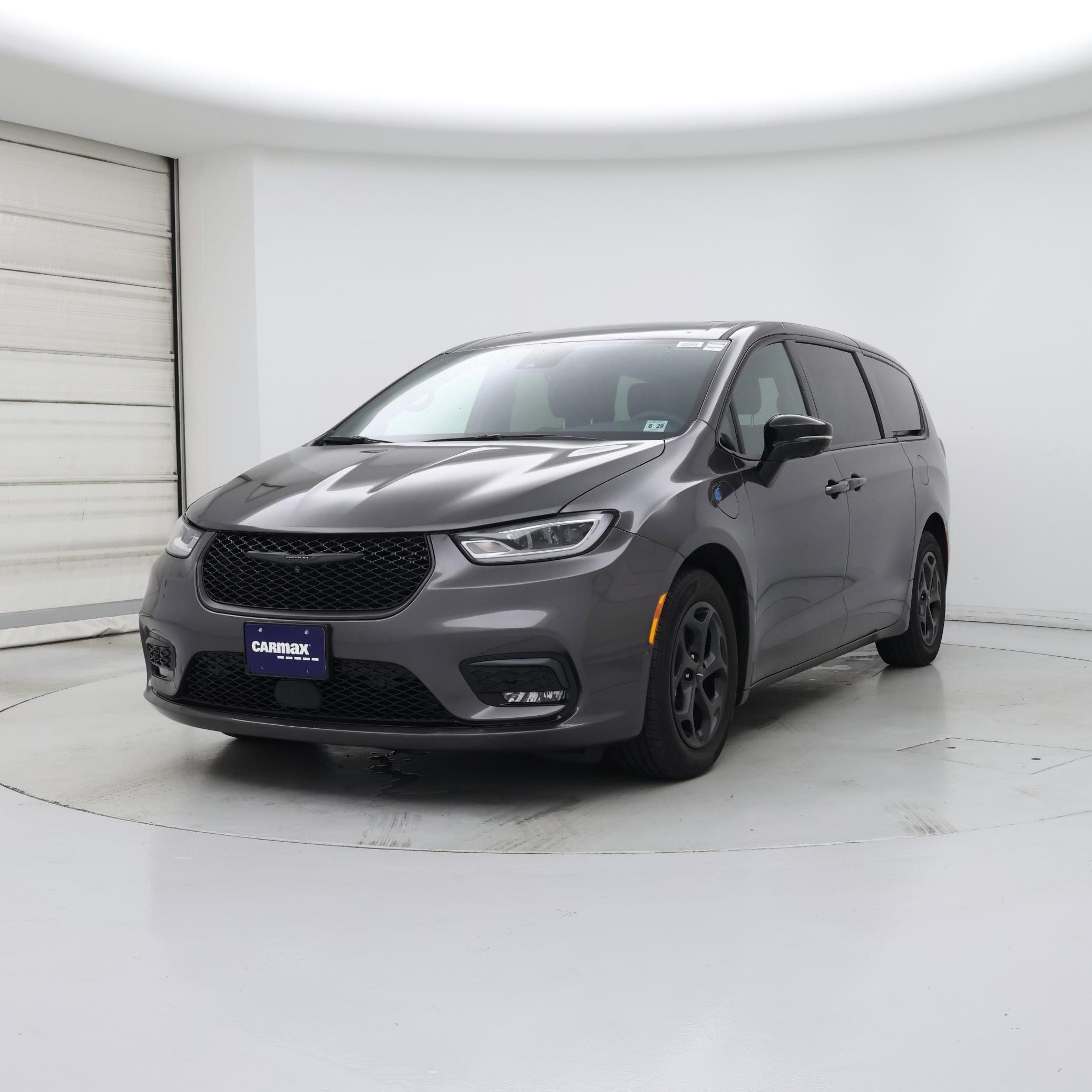 Thumbnail: 2023 Chrysler Pacifica - 4