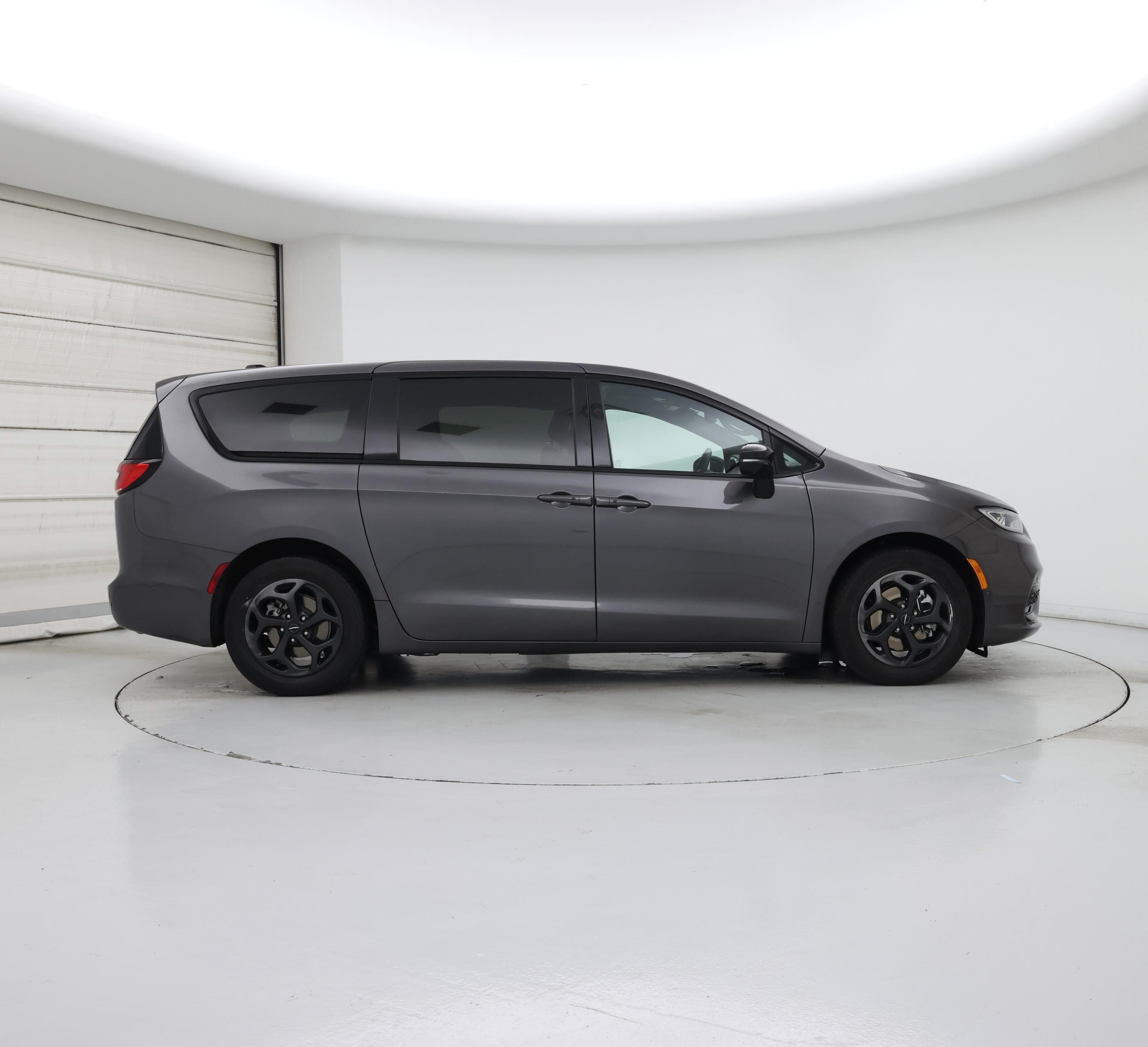 Thumbnail: 2023 Chrysler Pacifica - 7