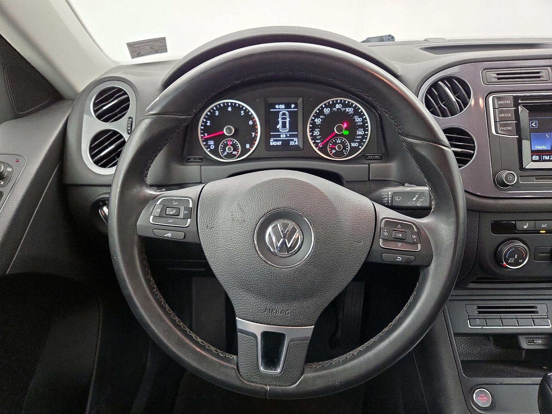 Thumbnail: 2016 Volkswagen Tiguan - 10