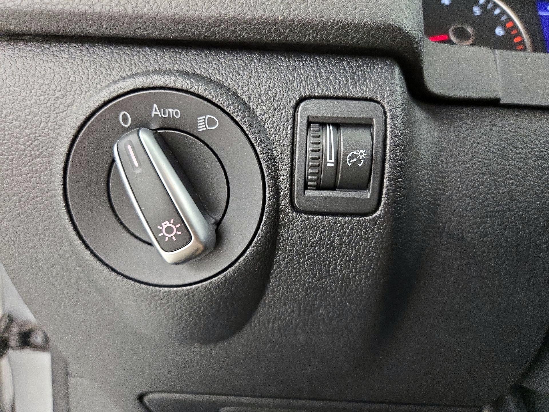 Thumbnail: 2016 Volkswagen Tiguan - 13