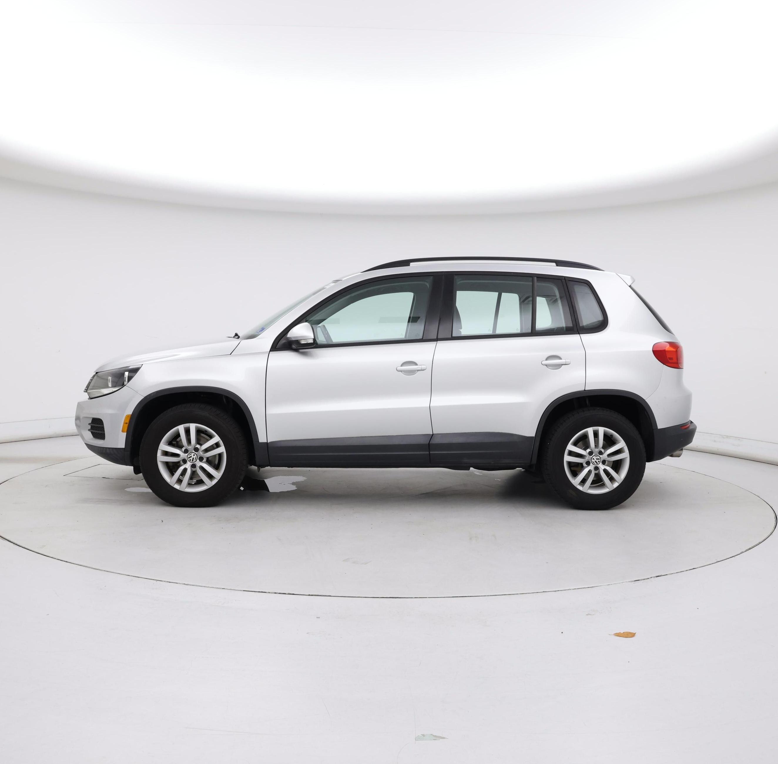 Thumbnail: 2016 Volkswagen Tiguan - 3