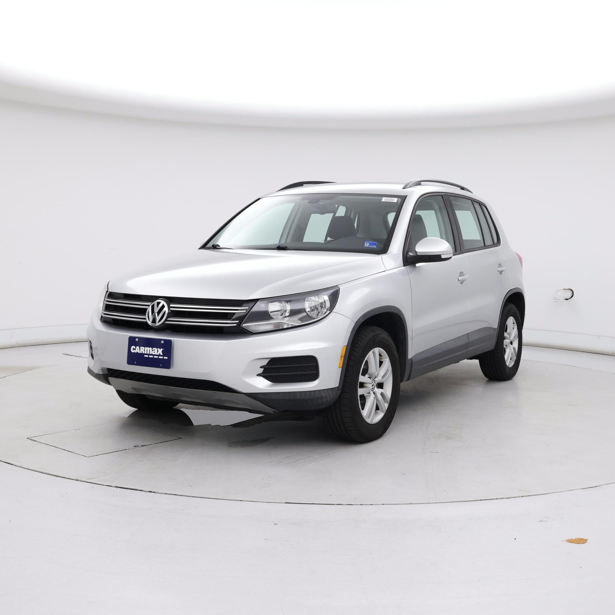 Thumbnail: 2016 Volkswagen Tiguan - 4