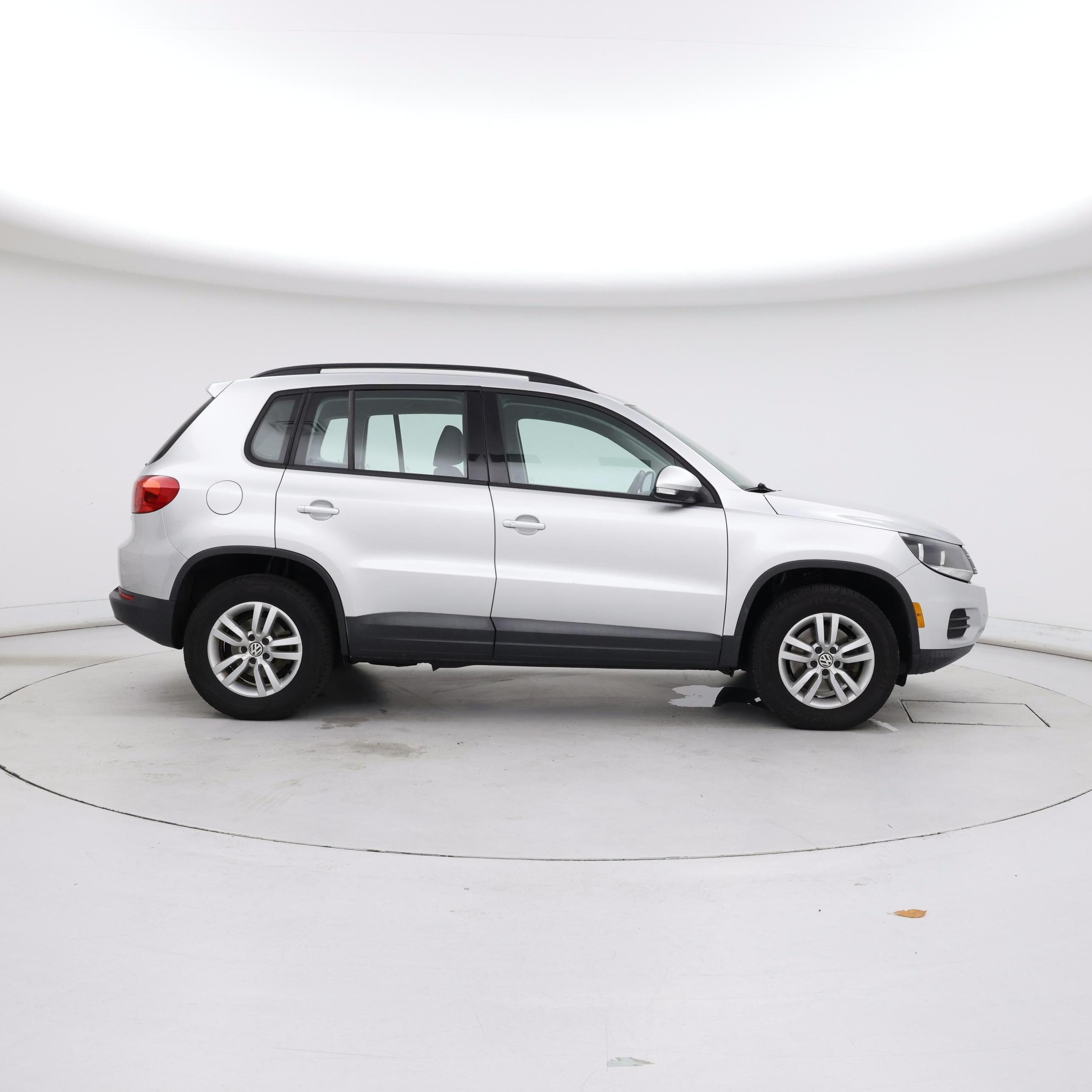 Thumbnail: 2016 Volkswagen Tiguan - 7