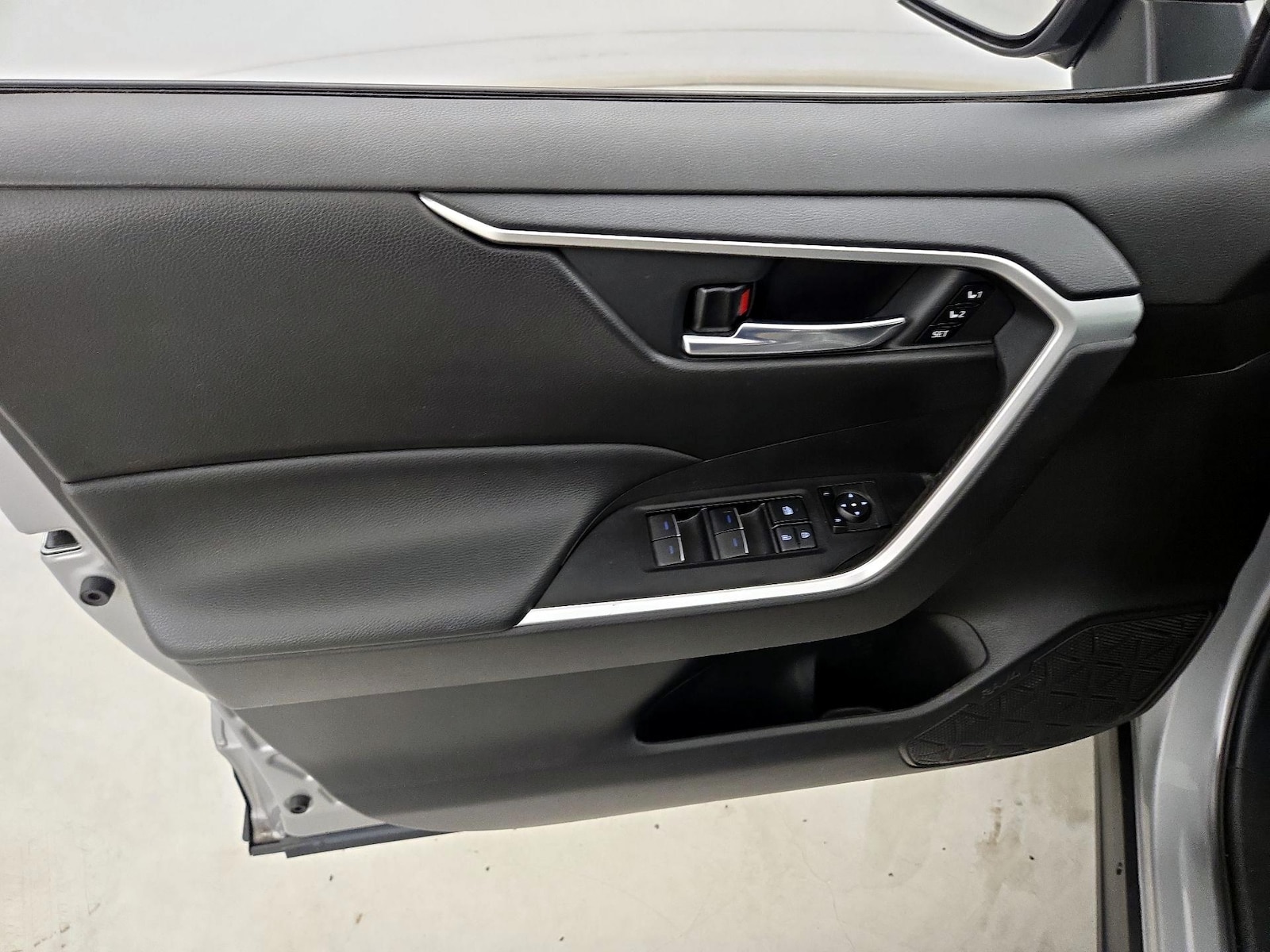 2022 Toyota RAV4 XLE Premium - Photo 13