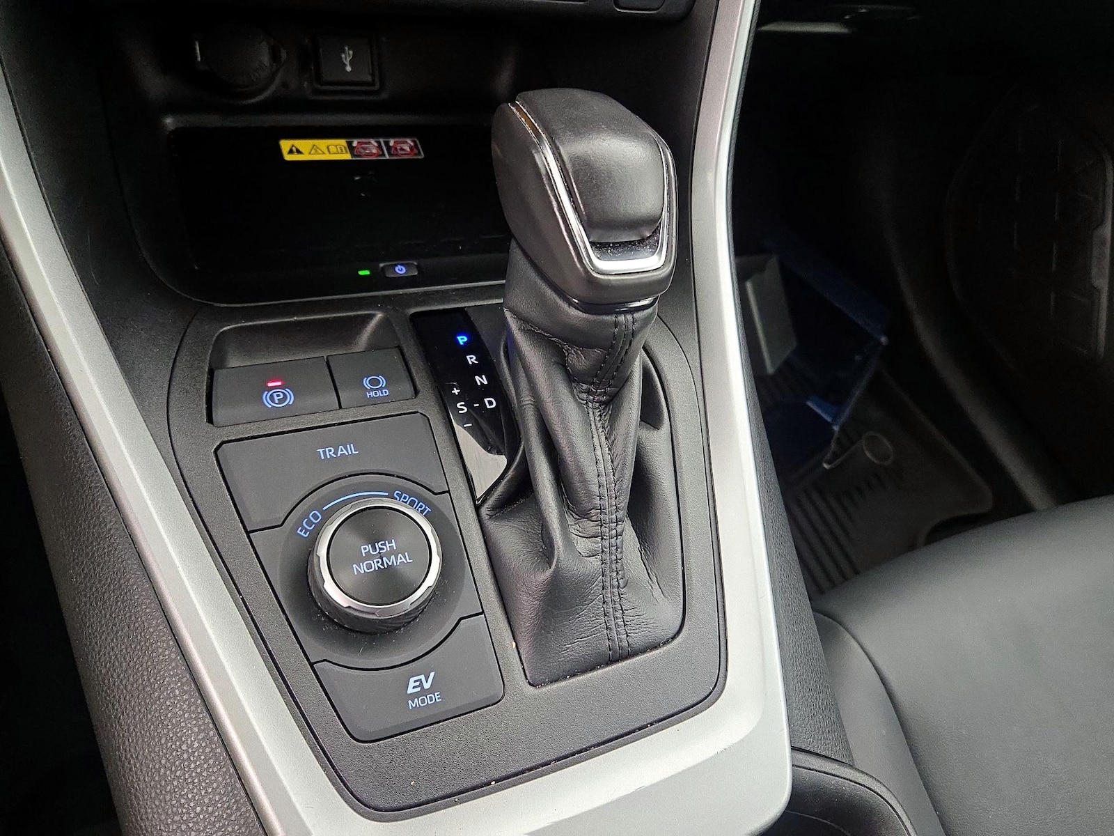 2022 Toyota RAV4 XLE Premium - Photo 18