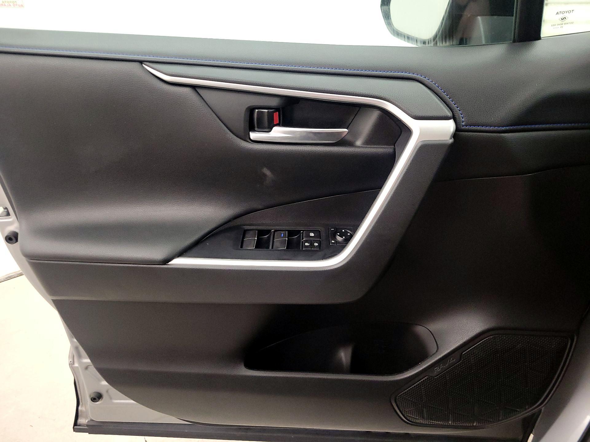 Thumbnail: 2021 Toyota RAV4 - 12