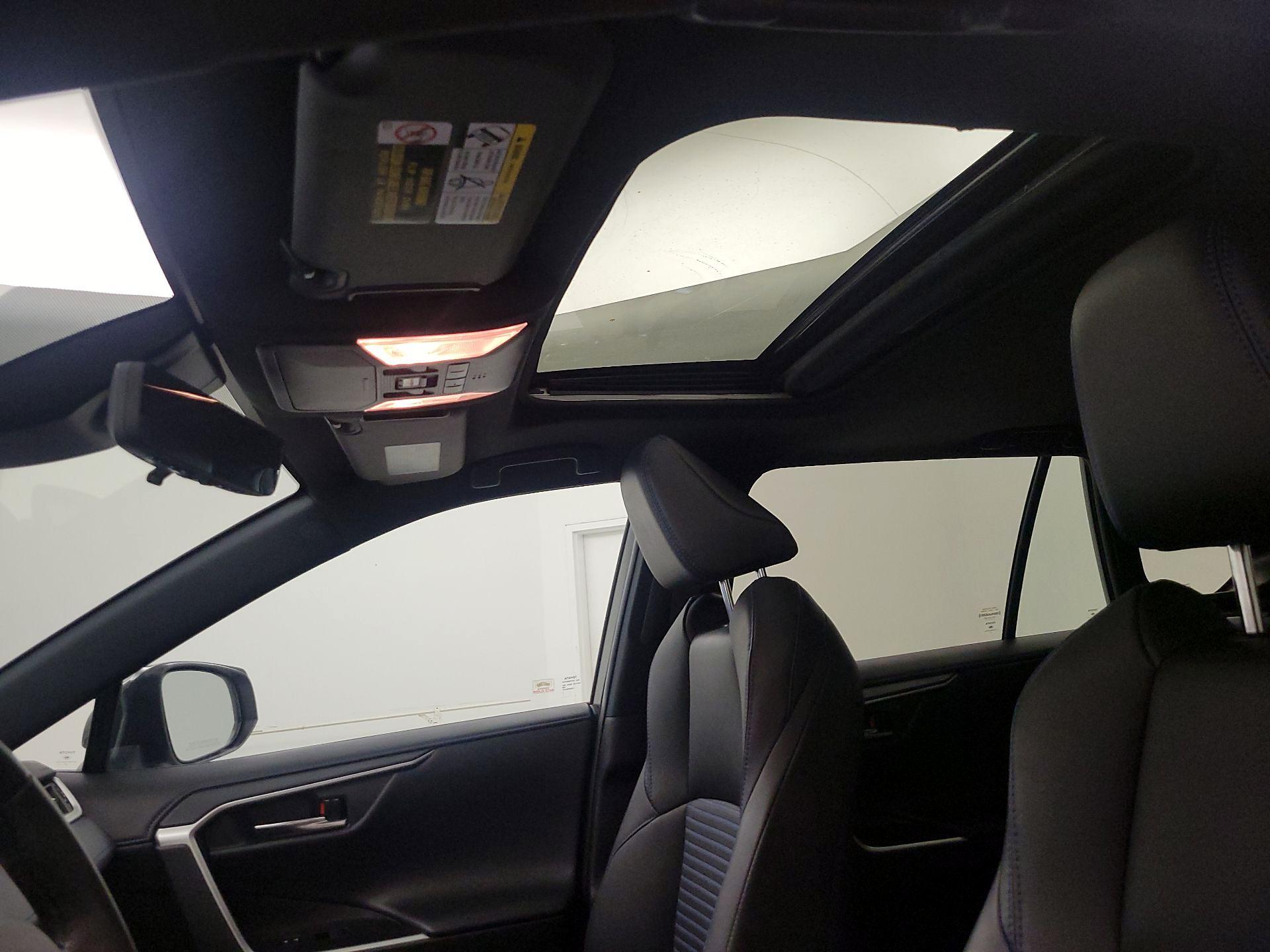 Thumbnail: 2021 Toyota RAV4 - 19