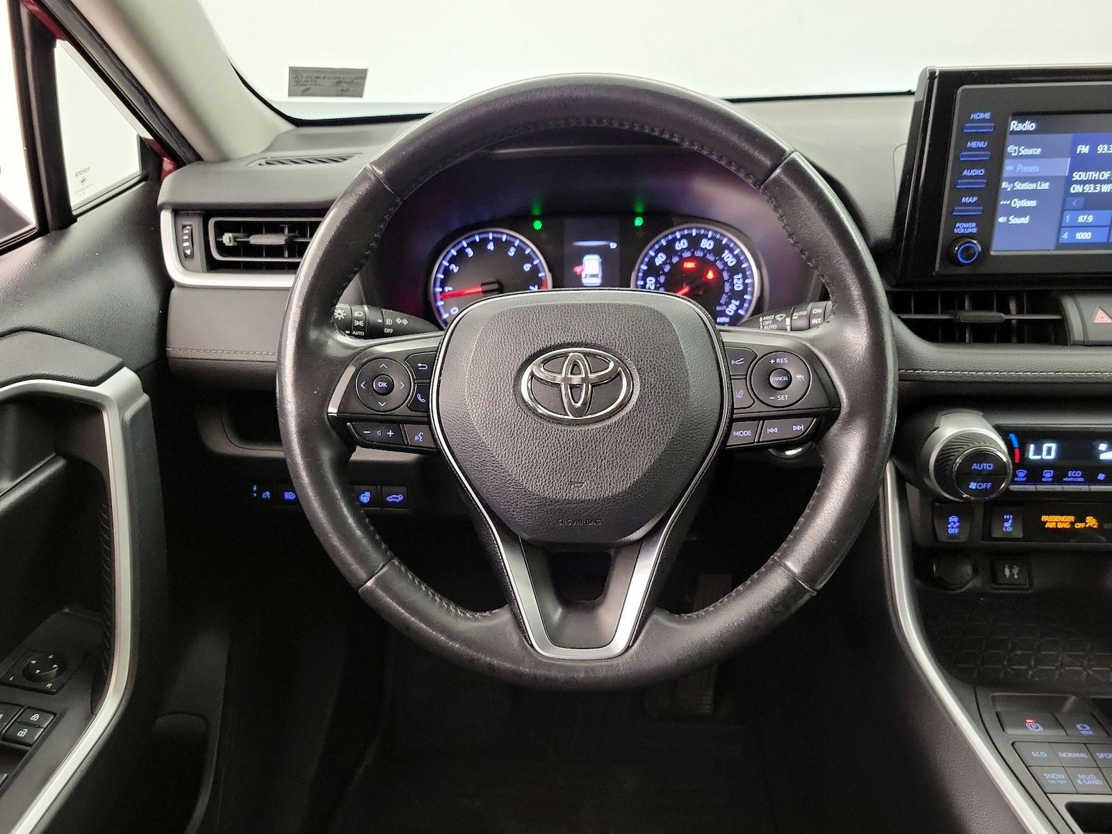 2019 Toyota RAV4 XLE - Photo 11