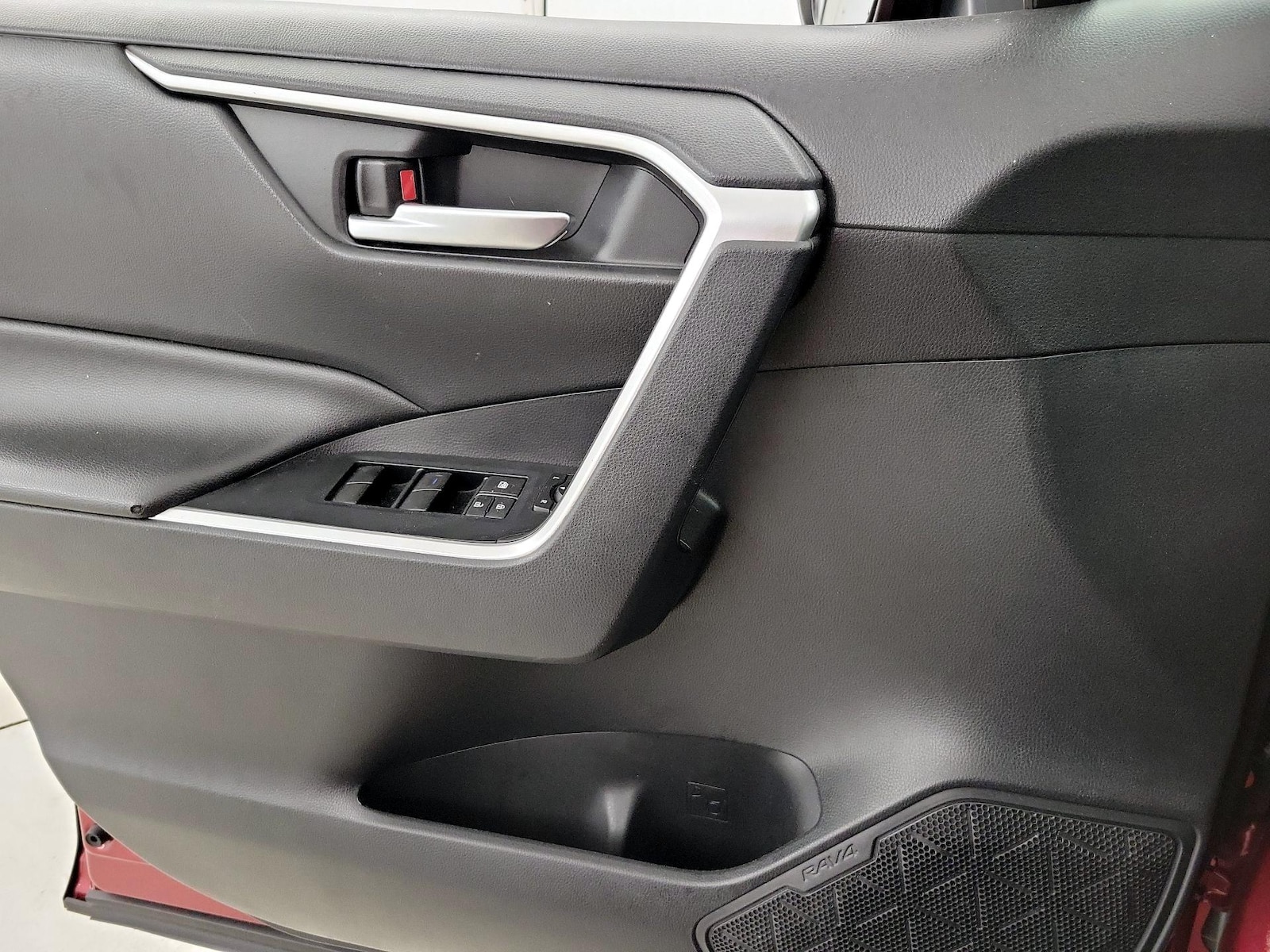 2019 Toyota RAV4 XLE - Photo 13