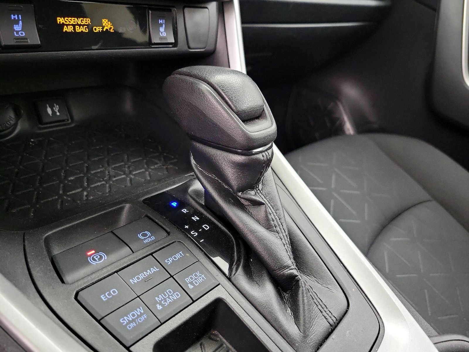 2019 Toyota RAV4 XLE - Photo 18