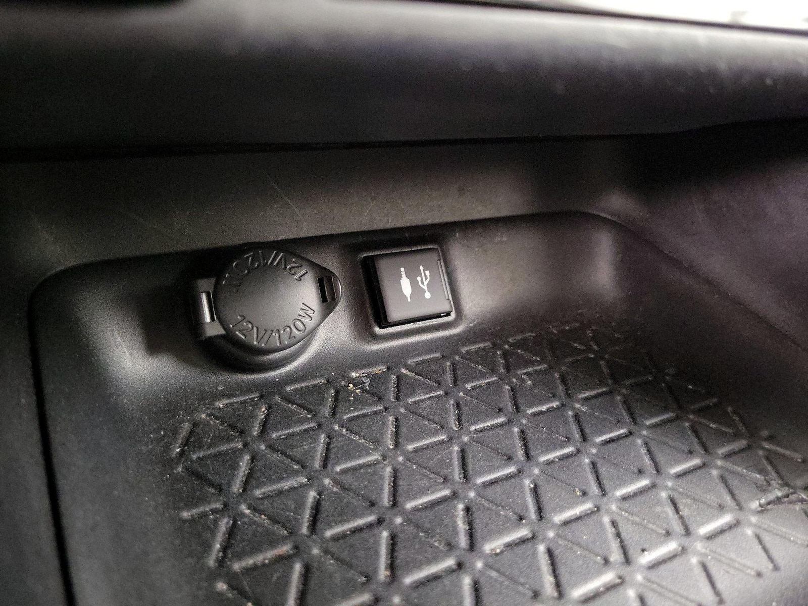 2019 Toyota RAV4 XLE - Photo 19
