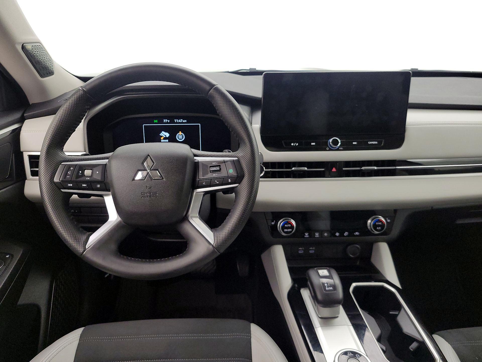 Thumbnail: 2025 Mitsubishi Outlander - 10