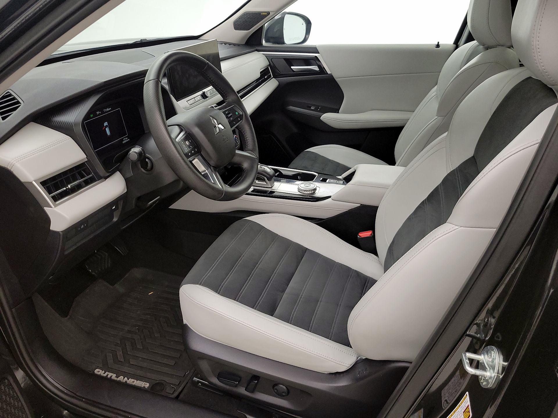 Thumbnail: 2025 Mitsubishi Outlander - 11