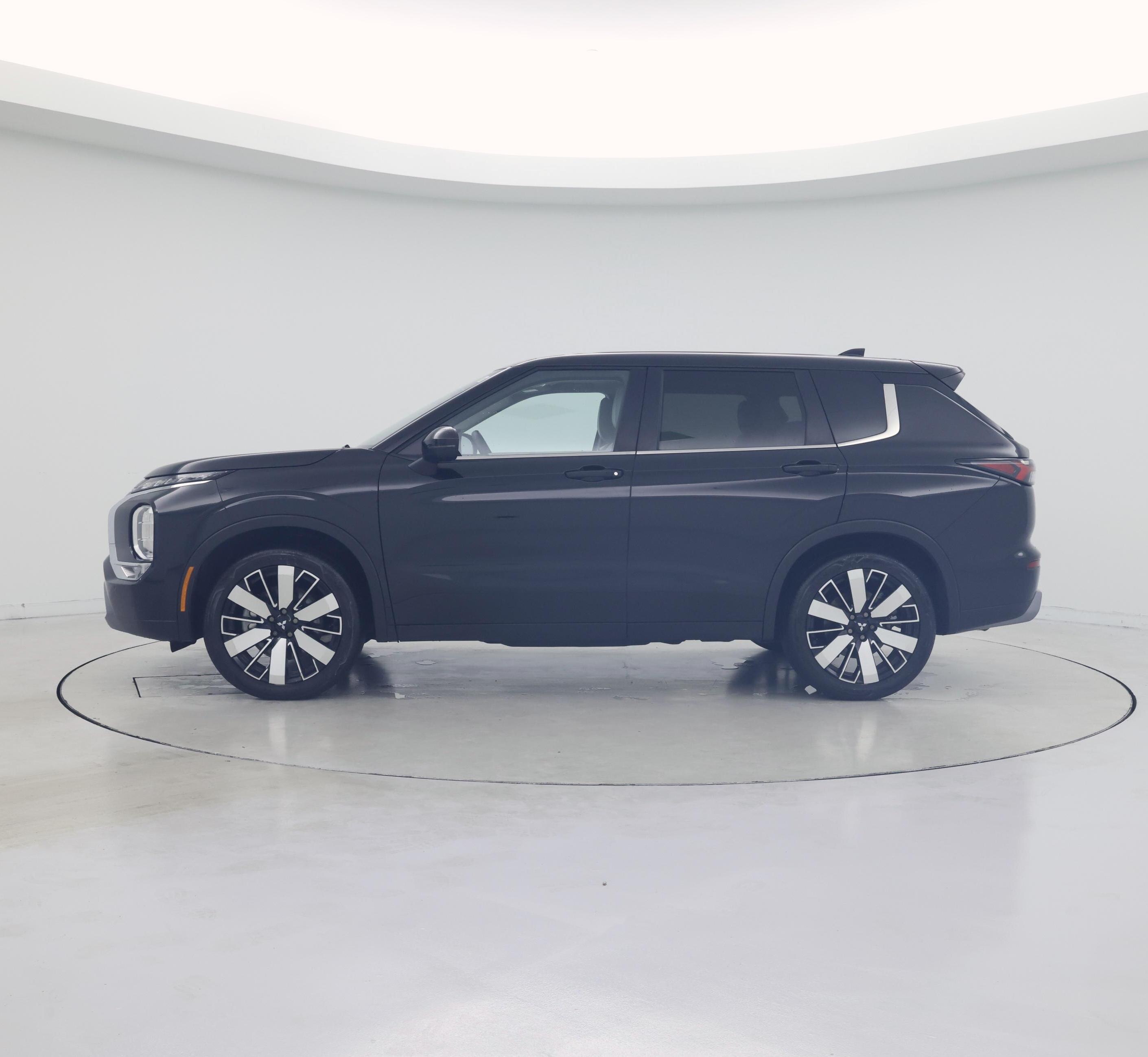 Thumbnail: 2025 Mitsubishi Outlander - 3