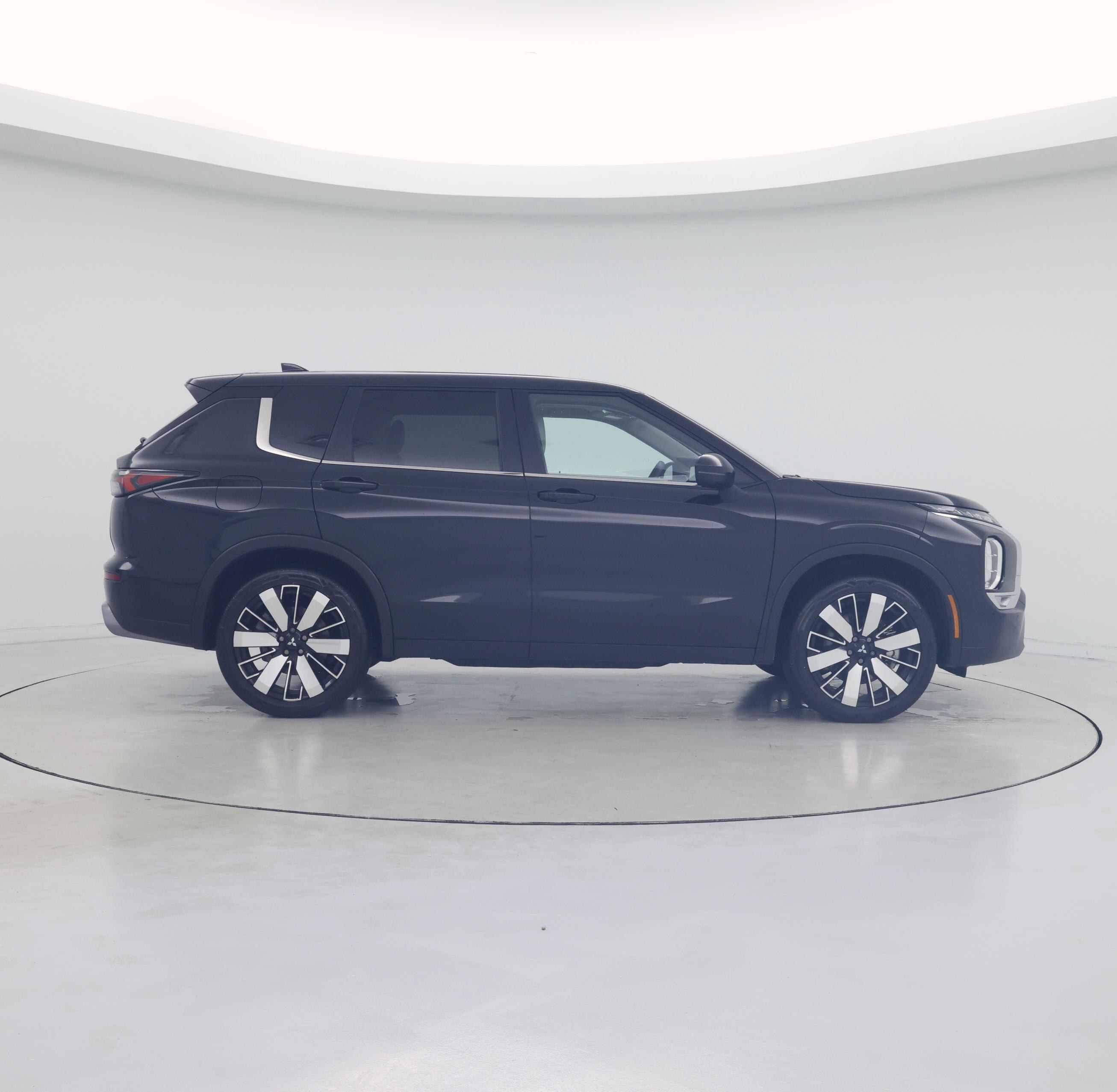 Thumbnail: 2025 Mitsubishi Outlander - 7