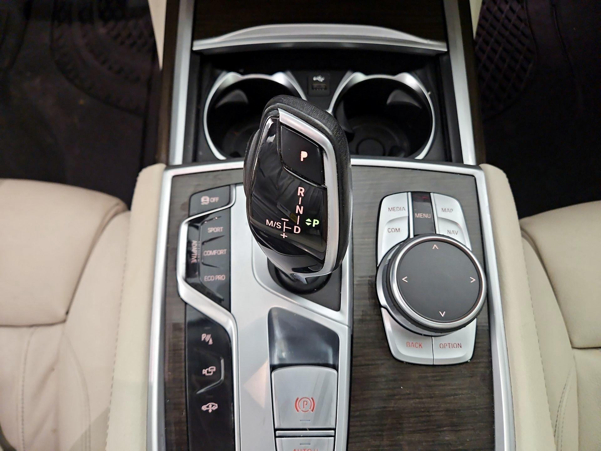 Thumbnail: 2021 BMW 7 Series - 16