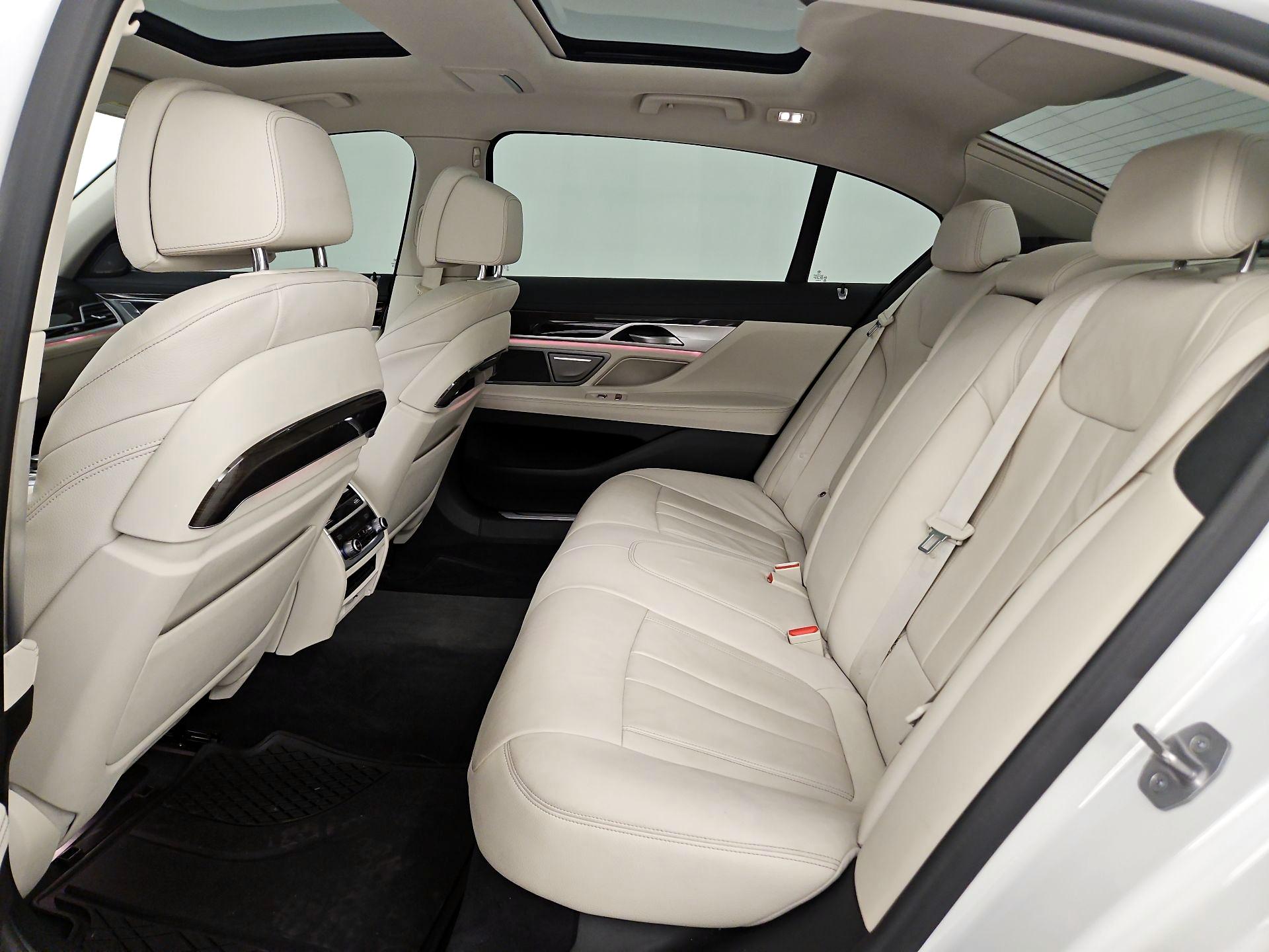 Thumbnail: 2021 BMW 7 Series - 19