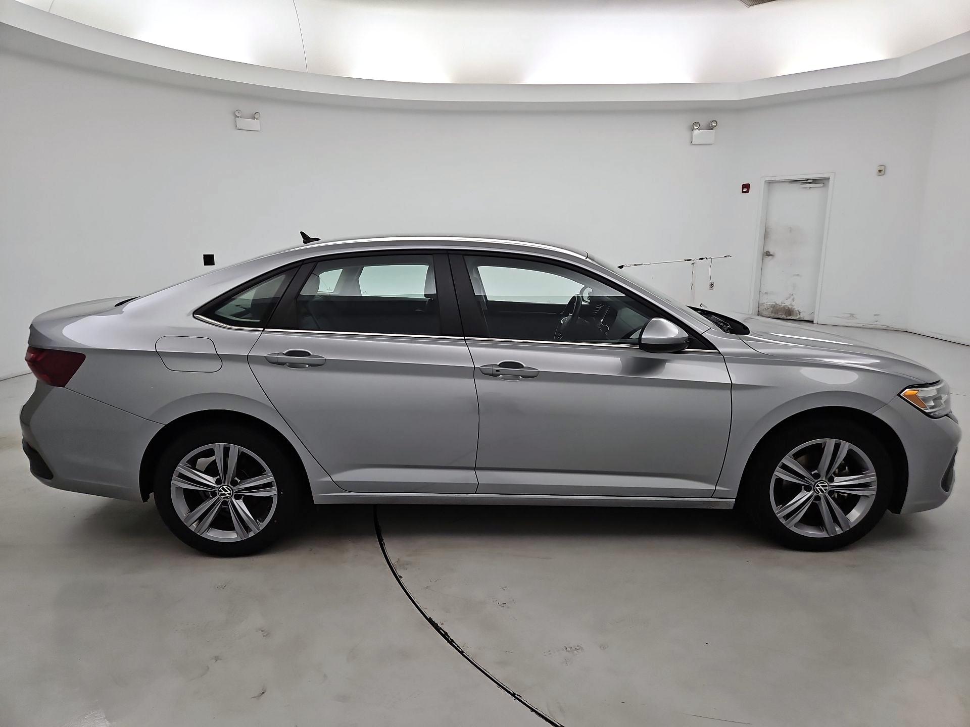 Thumbnail: 2024 Volkswagen Jetta - 4