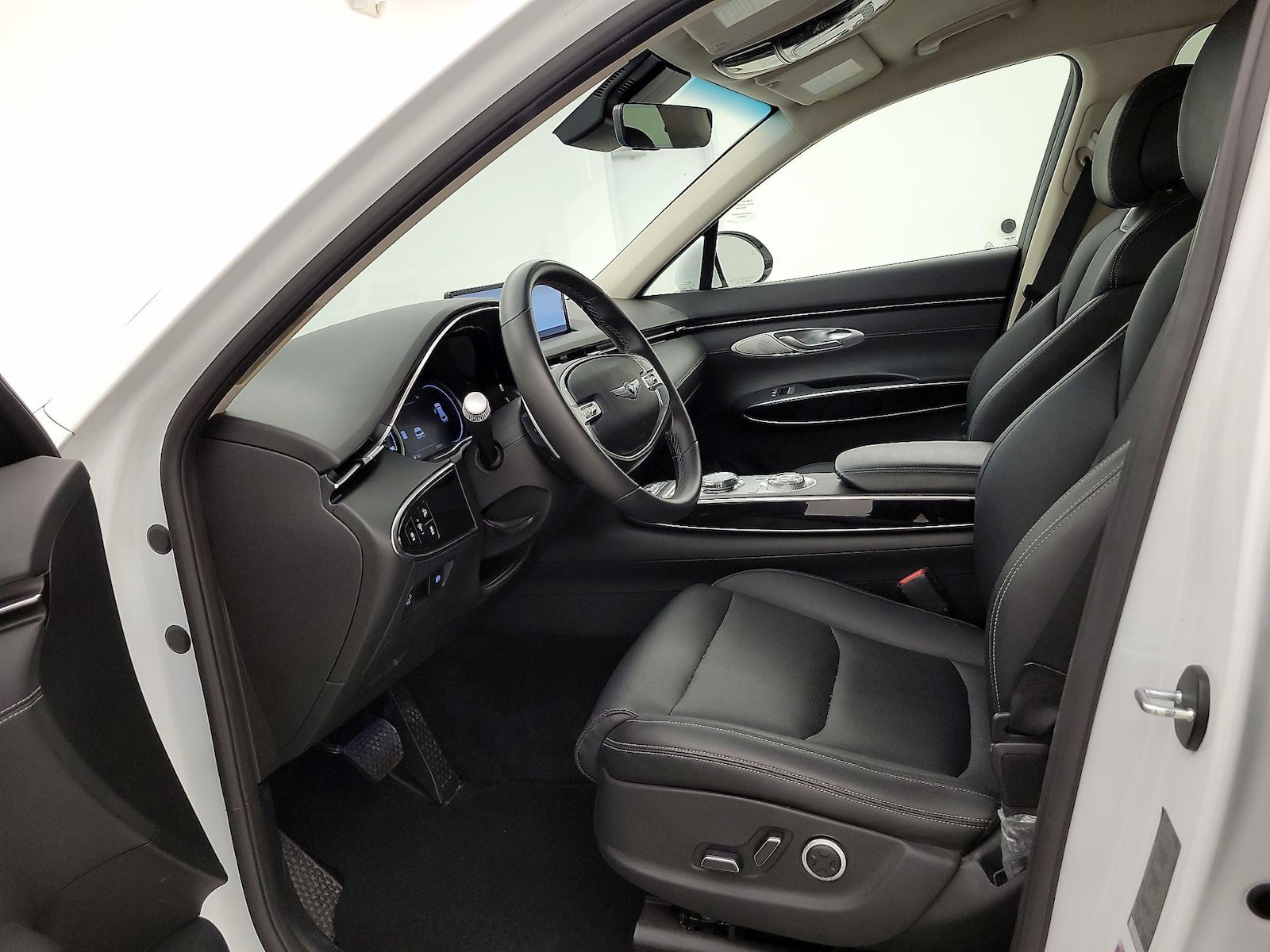 2025 GENESIS GV70 Standard - Photo 12