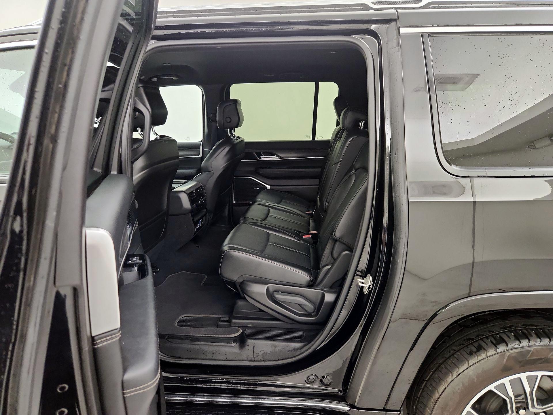 Thumbnail: 2024 Jeep Wagoneer - 20