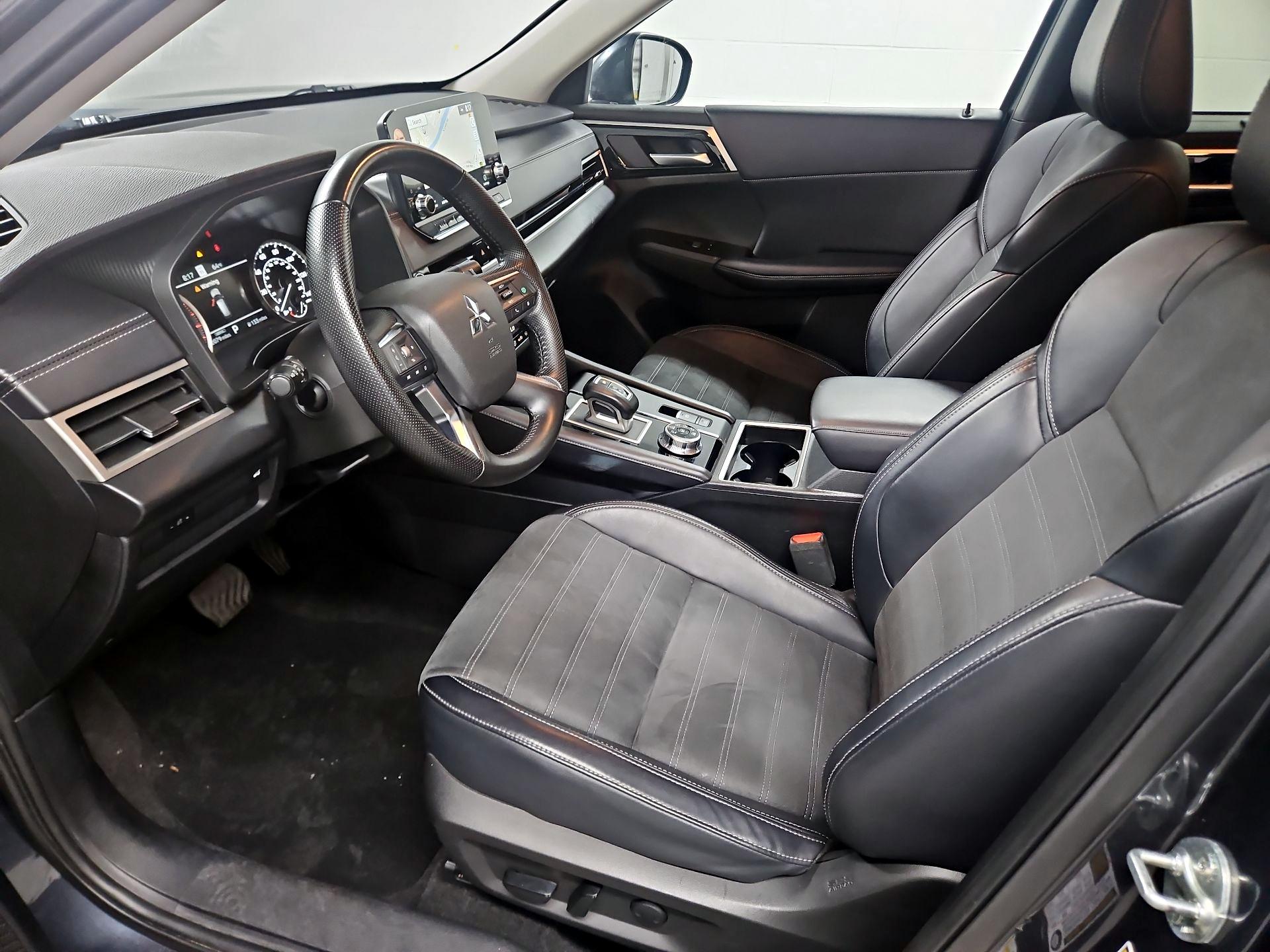 Thumbnail: 2024 Mitsubishi Outlander - 11