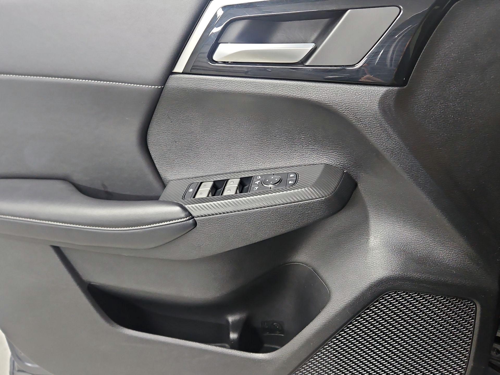 Thumbnail: 2024 Mitsubishi Outlander - 12