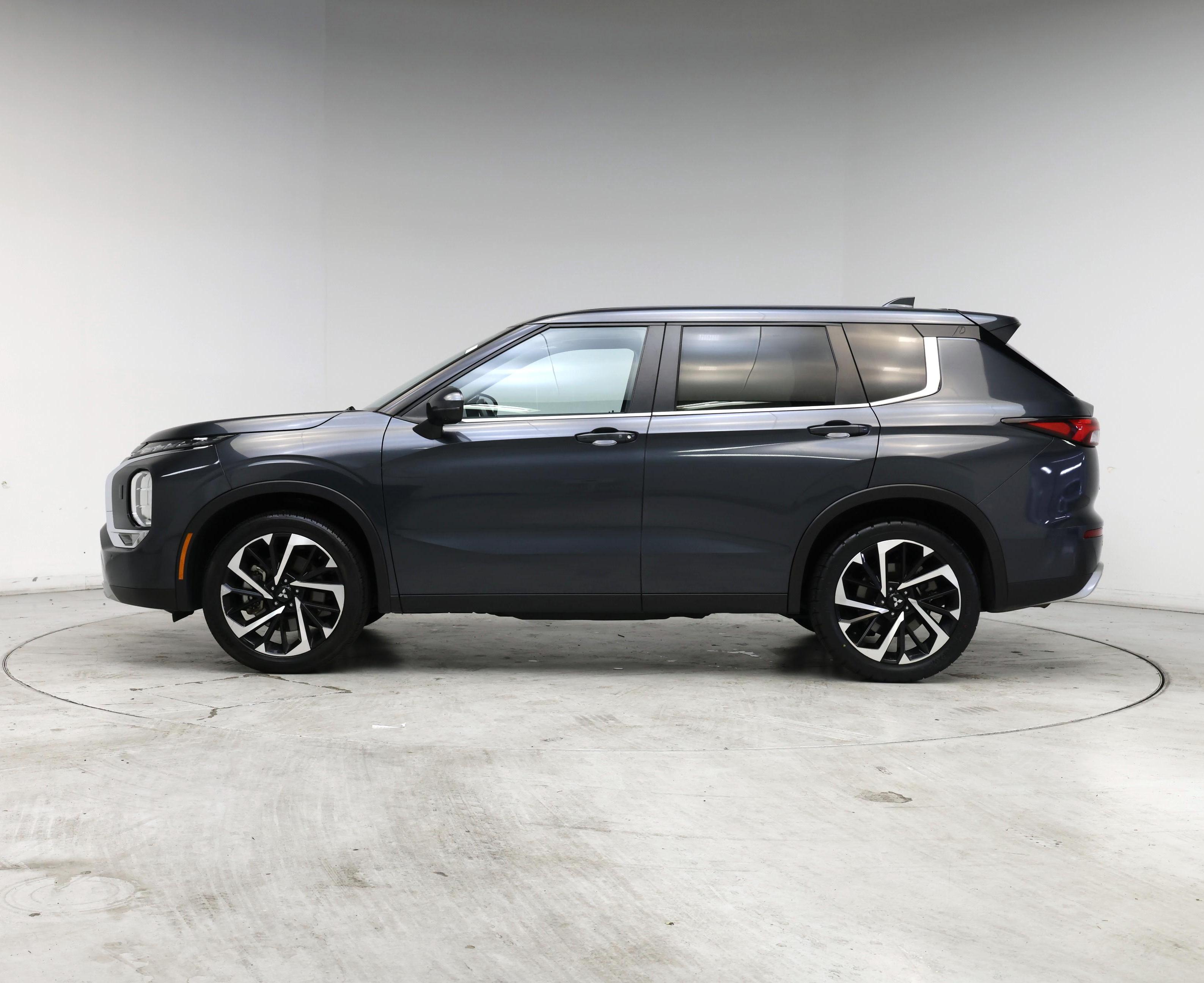 Thumbnail: 2024 Mitsubishi Outlander - 3