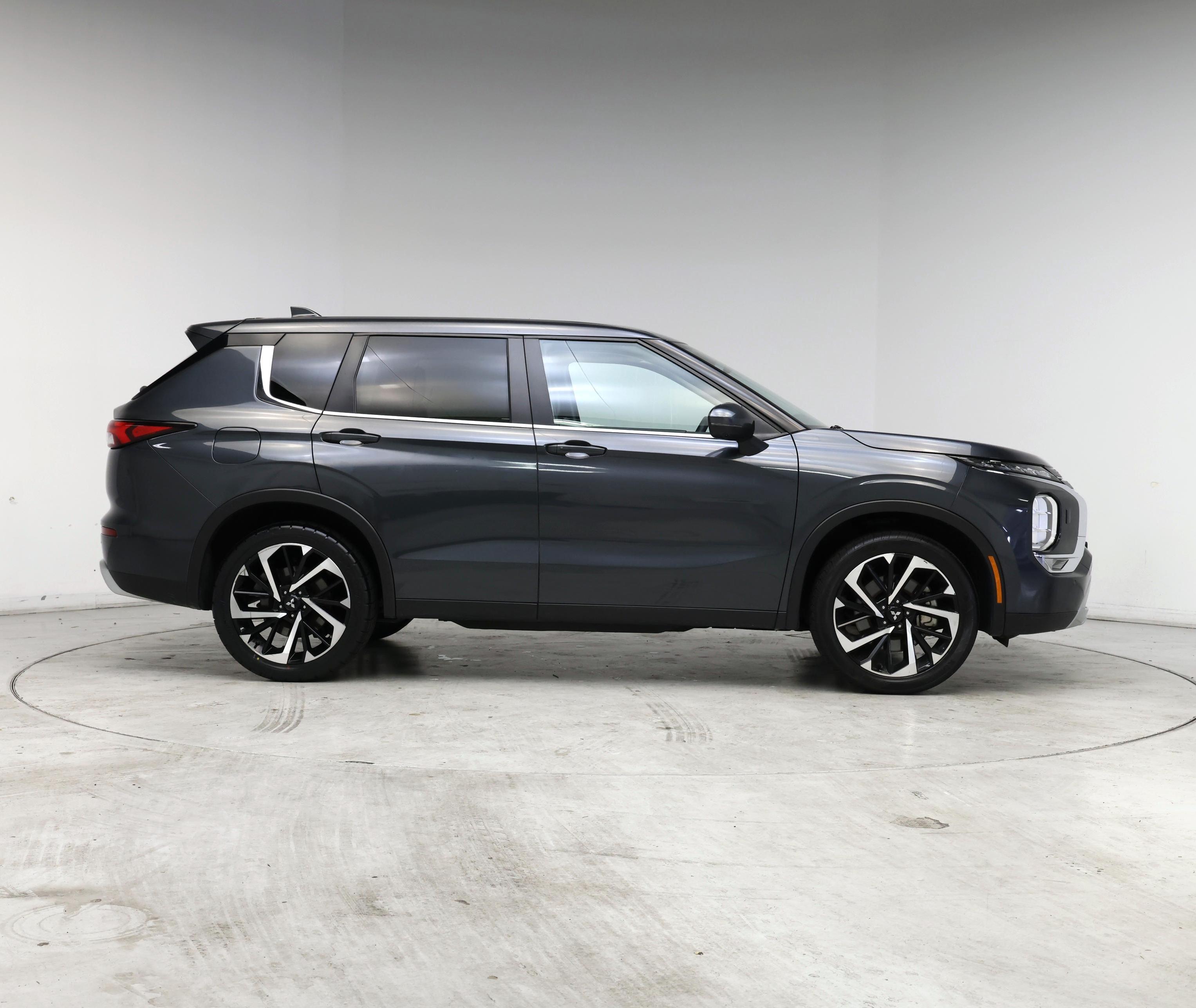 Thumbnail: 2024 Mitsubishi Outlander - 7