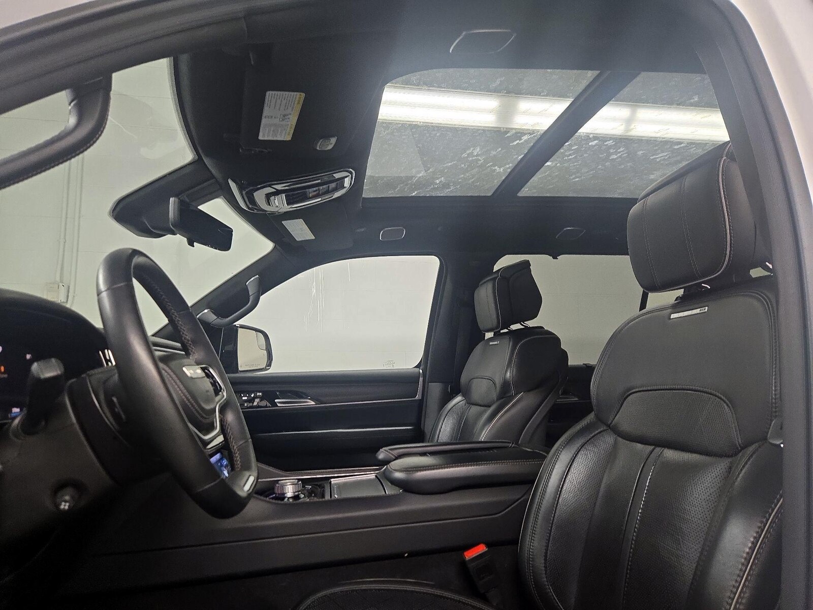 Panoramic Sunroof & Skylight(s)