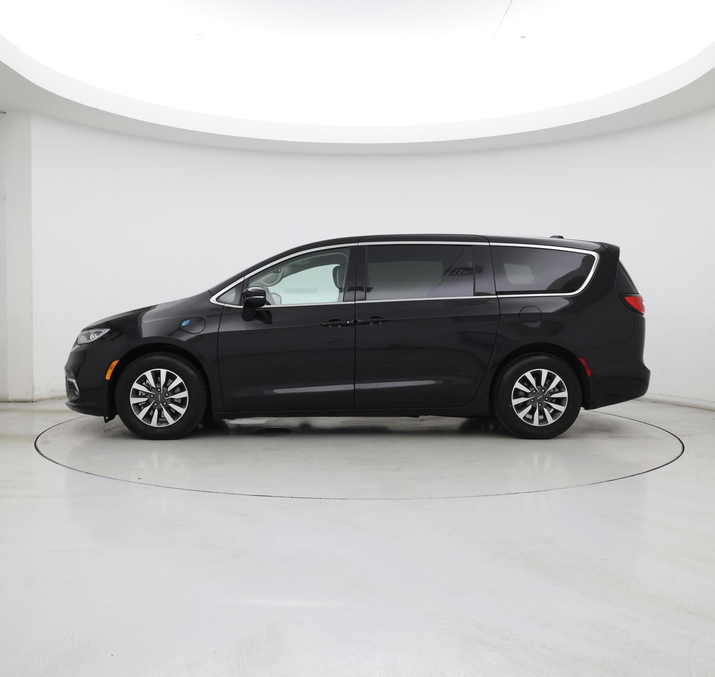 Thumbnail: 2024 Chrysler Pacifica - 3