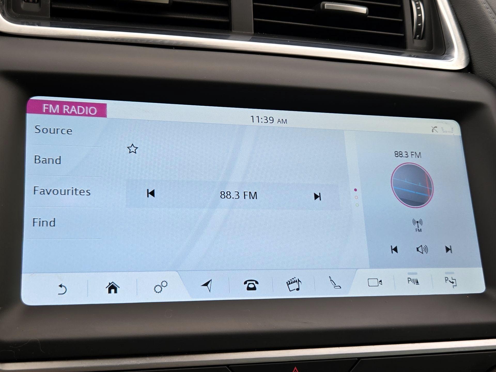 Thumbnail: 2019 Jaguar E-Pace - 16