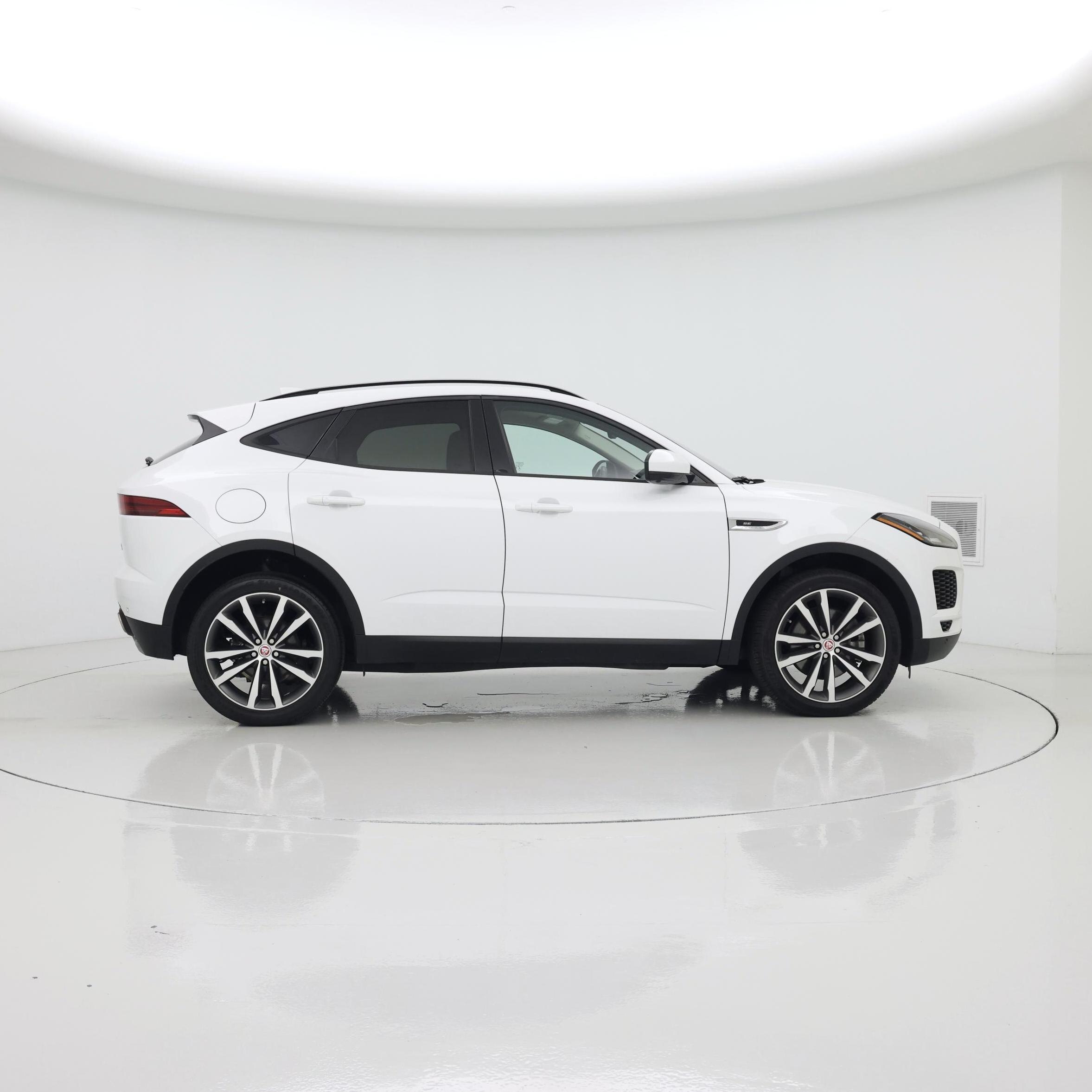 Thumbnail: 2019 Jaguar E-Pace - 7