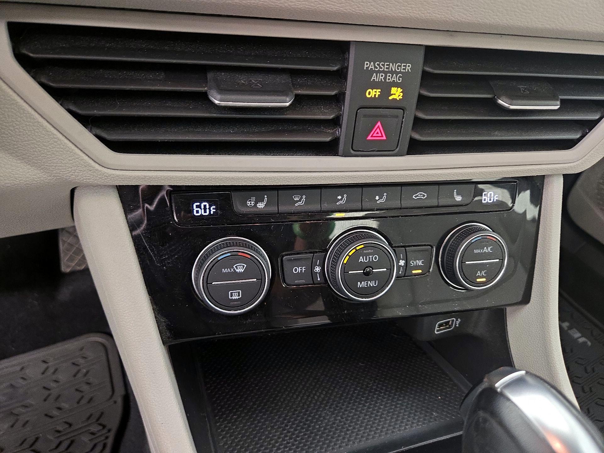 Thumbnail: 2019 Volkswagen Jetta - 16