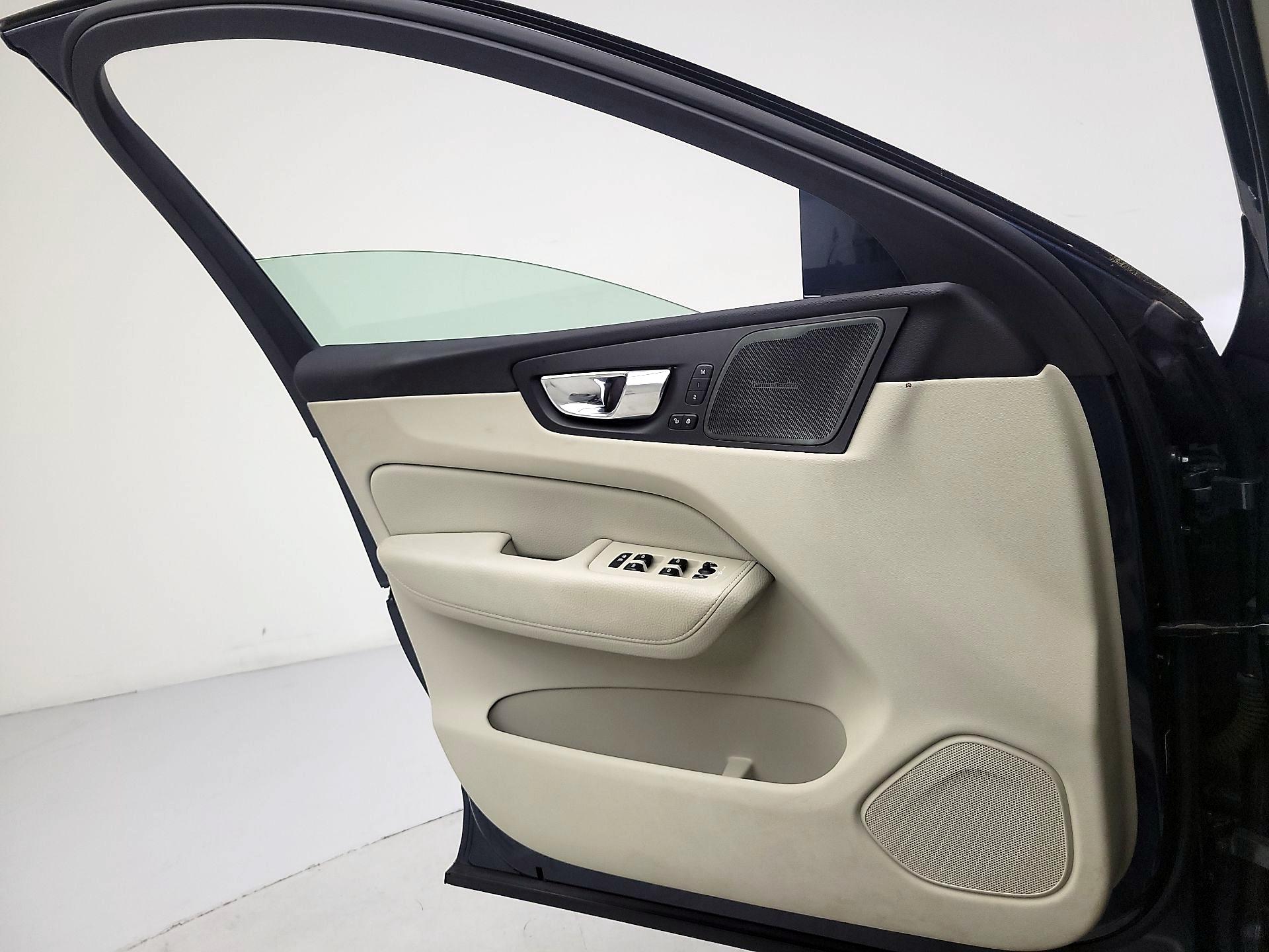 Thumbnail: 2019 Volvo XC60 - 12