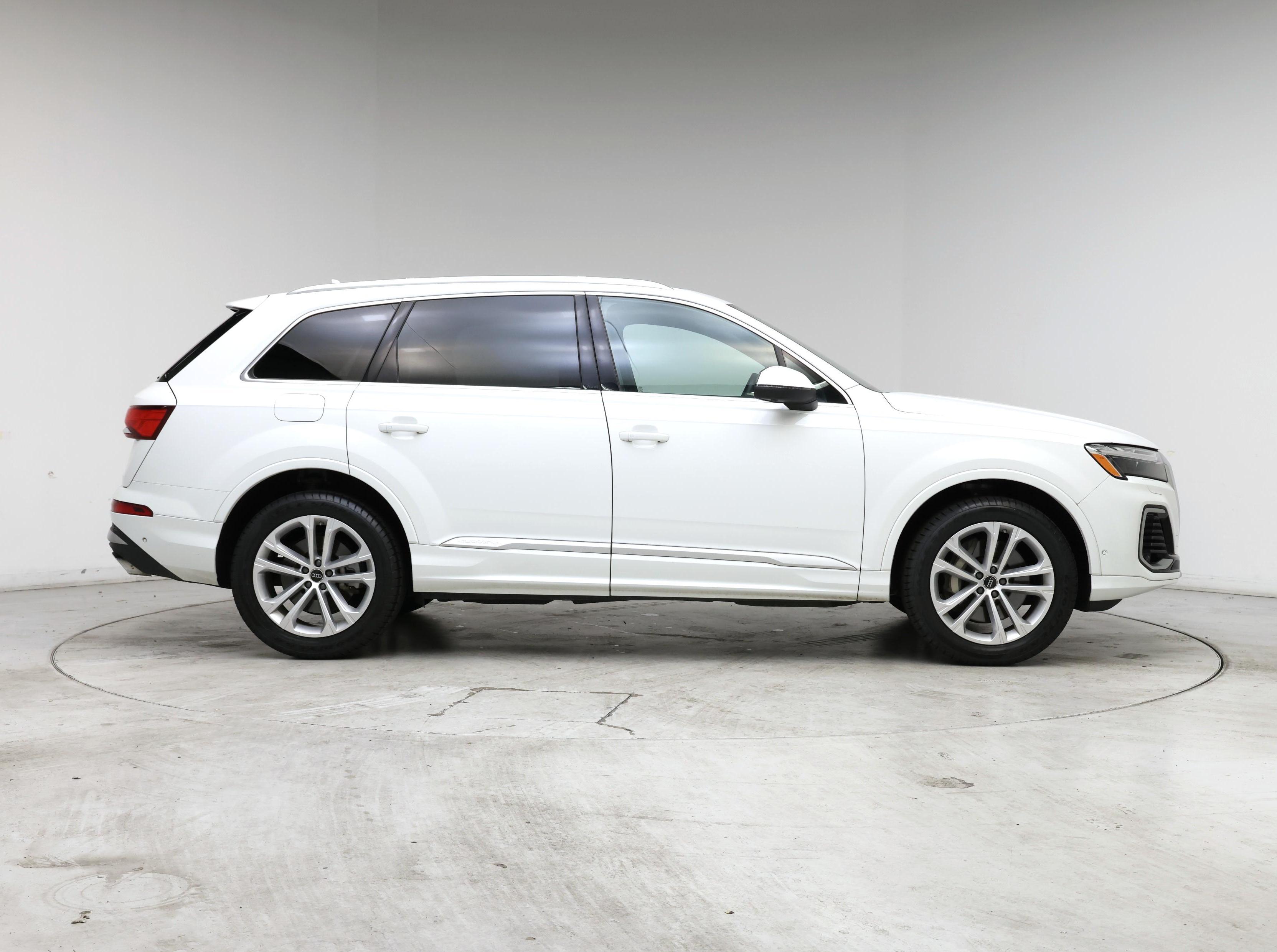 Thumbnail: 2025 Audi Q7 - 7