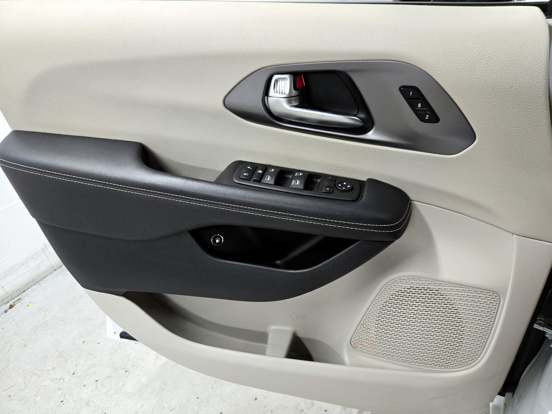 Thumbnail: 2024 Chrysler Pacifica - 12