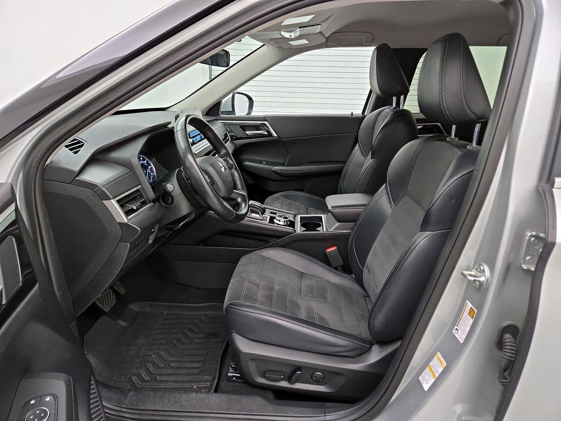 Thumbnail: 2024 Mitsubishi Outlander - 11