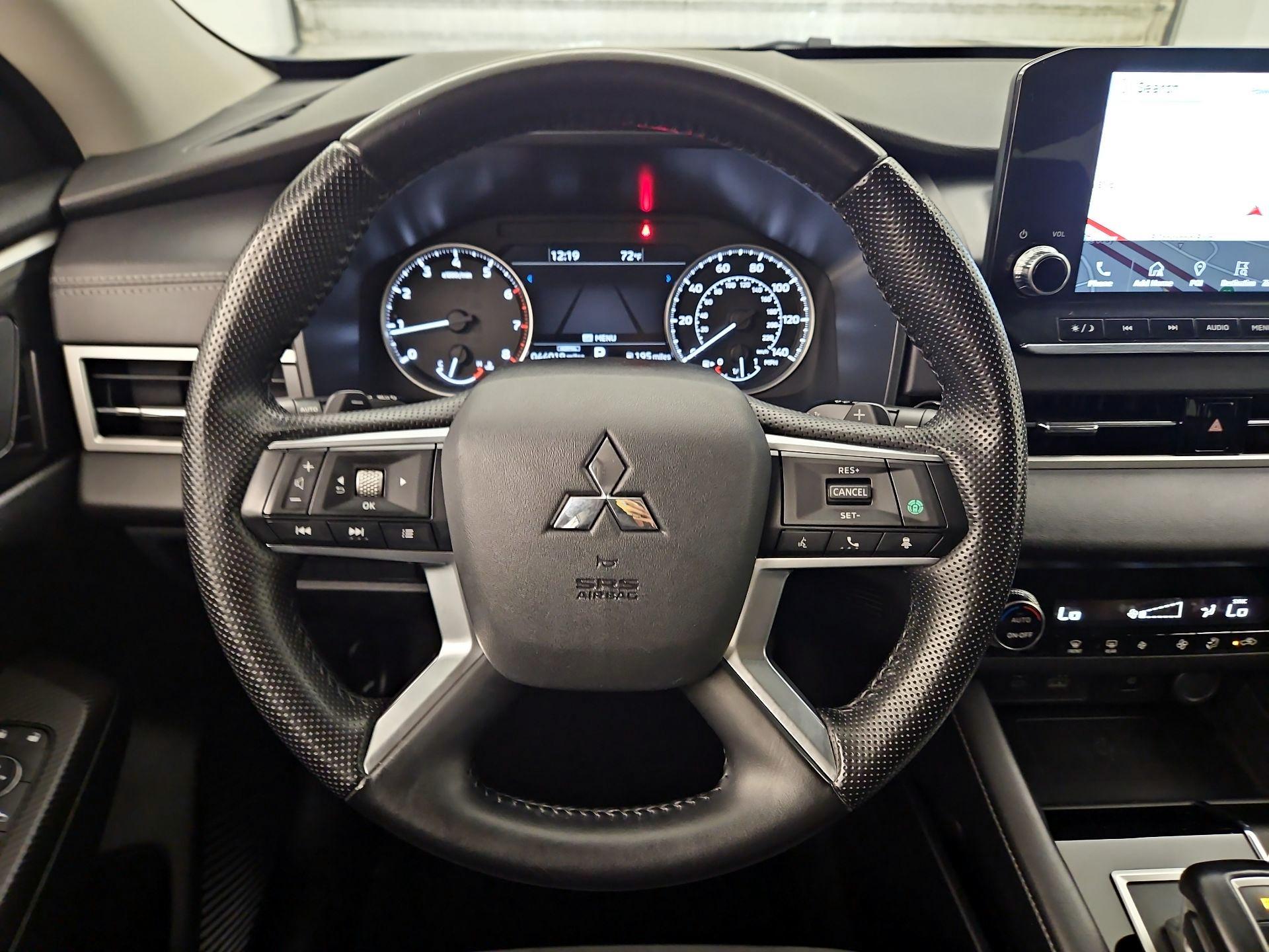Thumbnail: 2024 Mitsubishi Outlander - 10
