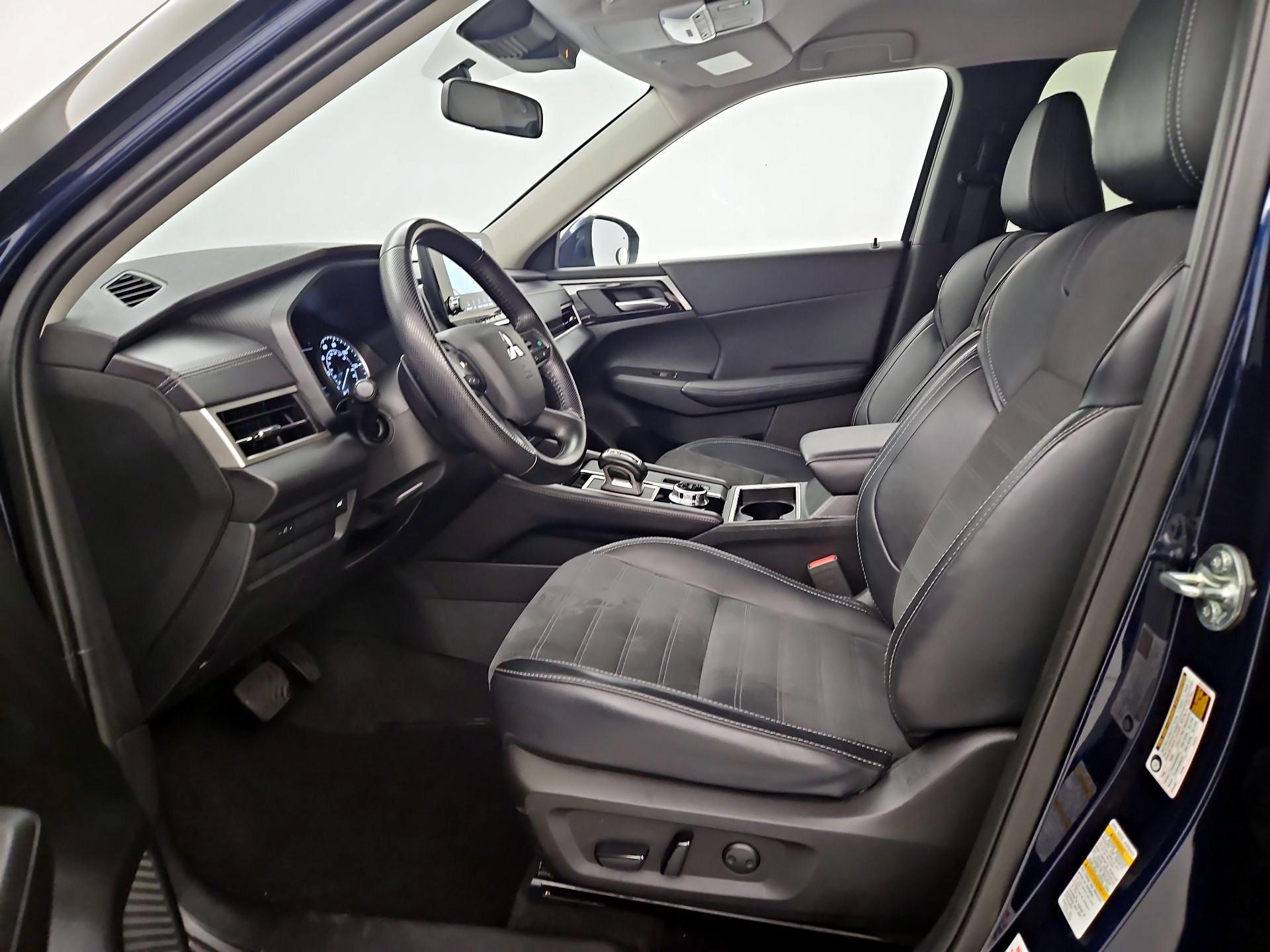 Thumbnail: 2024 Mitsubishi Outlander - 11